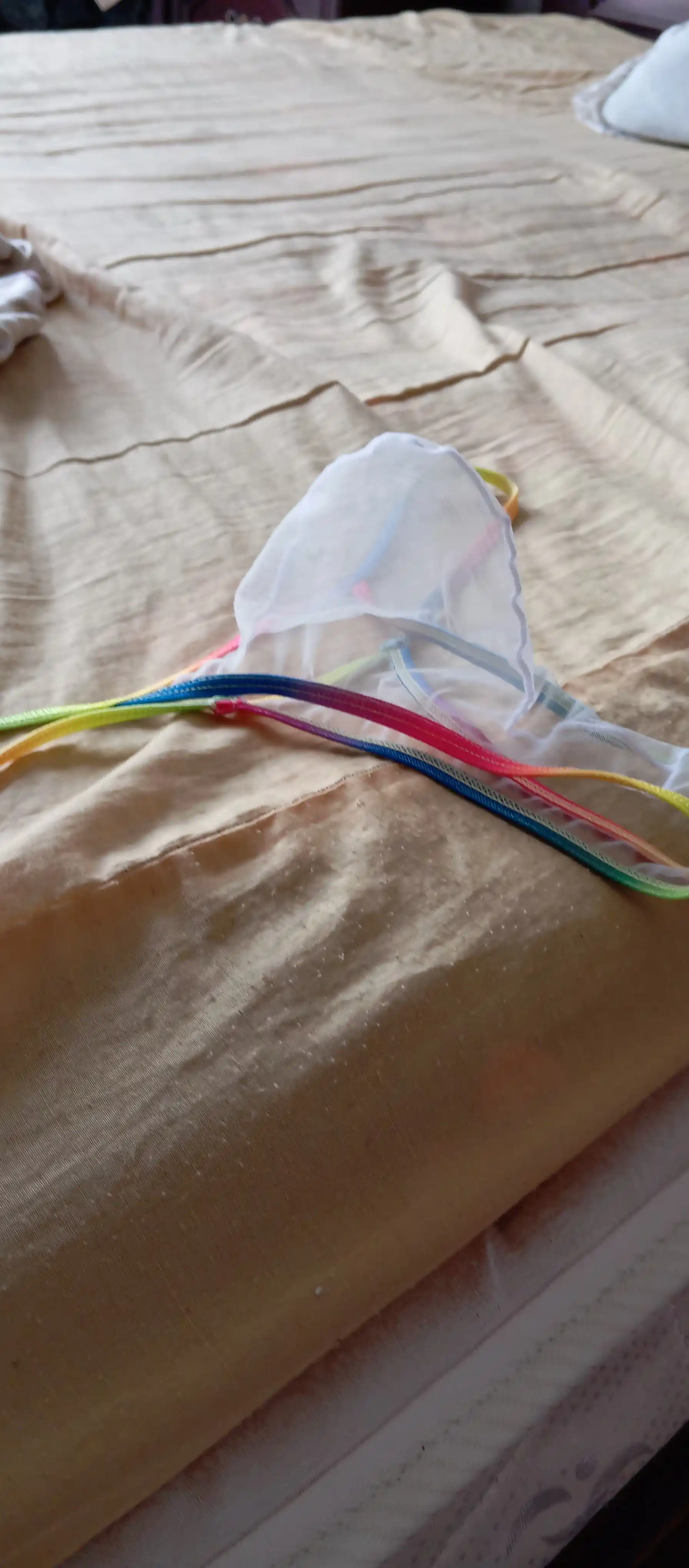 Erkaklar stringasi, shaffof