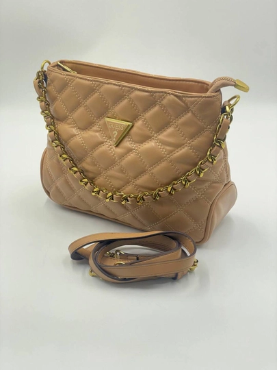 Стильная женская сумка в дизайне GUESS — ASHM100-SH4-КОРИЧН