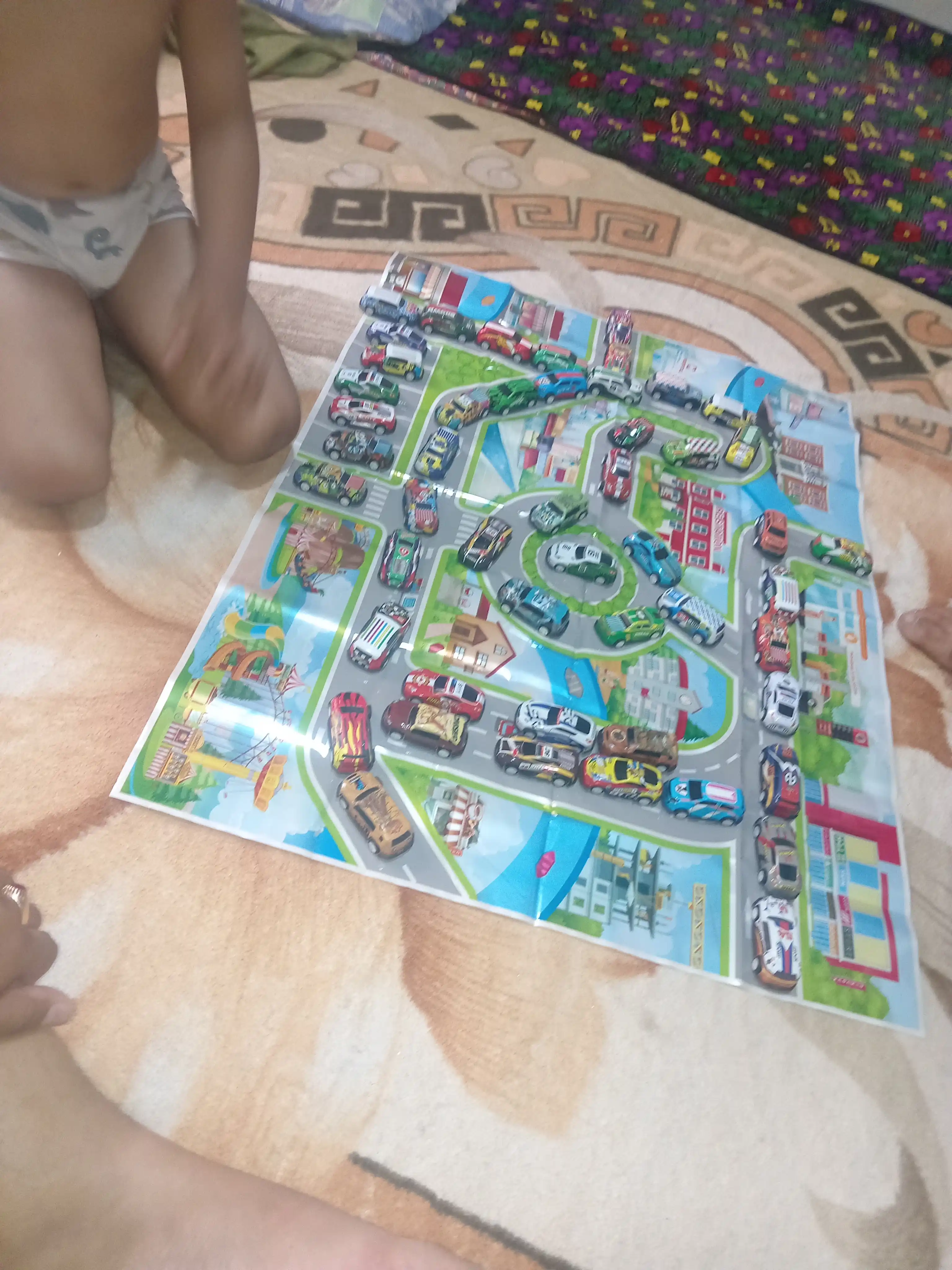 Hot Wheels metall mashinalar to‘plami, konteynerlar konstruktori