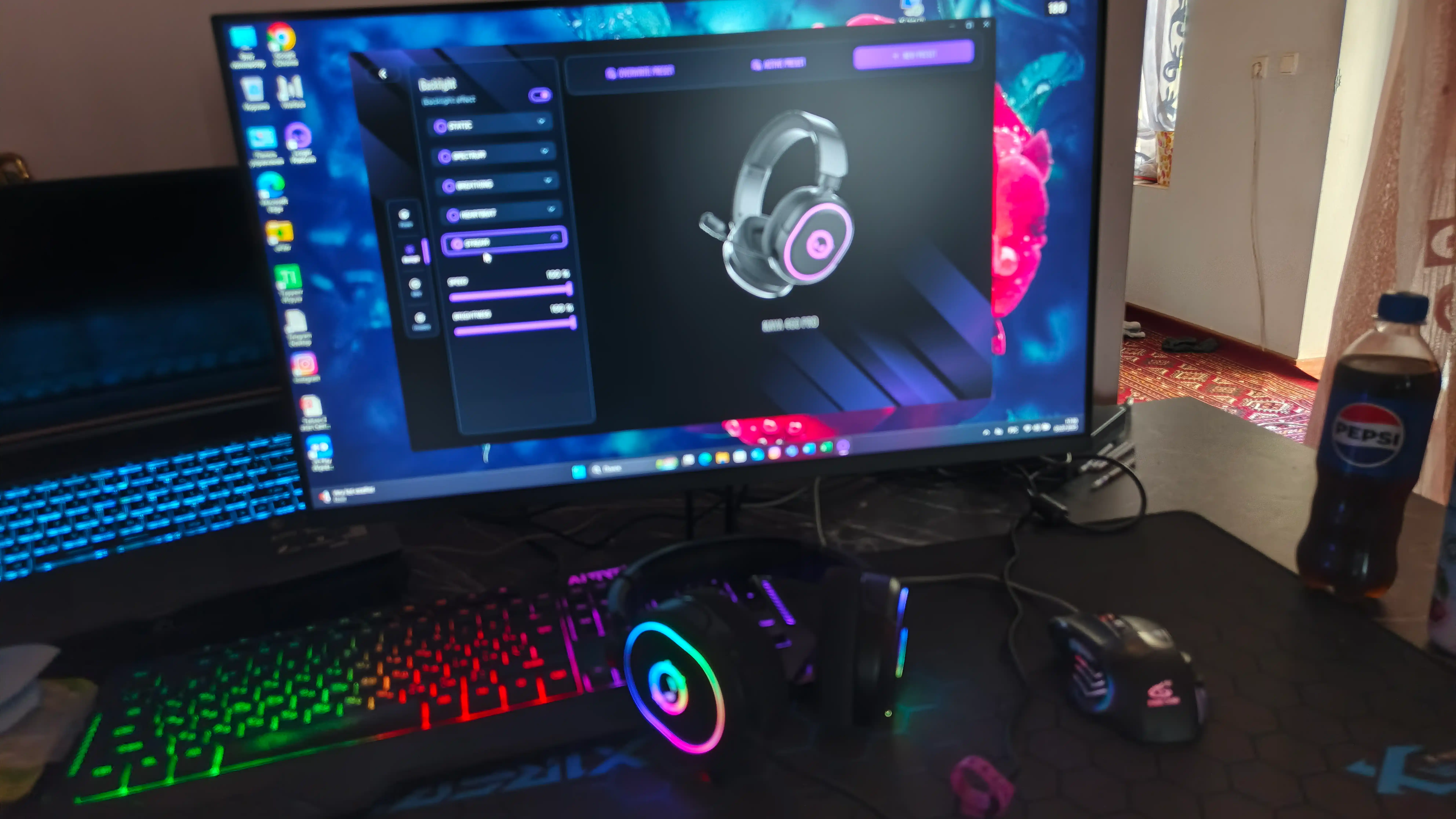 Simli quloqchin mikrofon bilan Lorgar Kaya 460 va 360, RGB yoritgich bilan va yoritilmagan