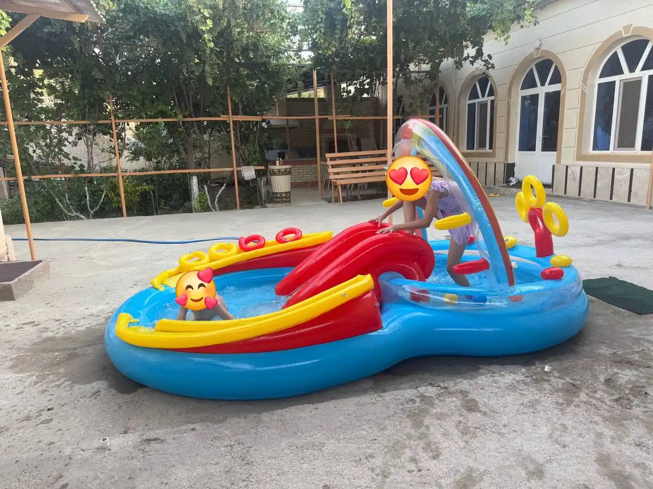 Надувной игровой центр - детский бассейн с горкой Intex 57453 "Радуга", 297 * 193 * 135 см
