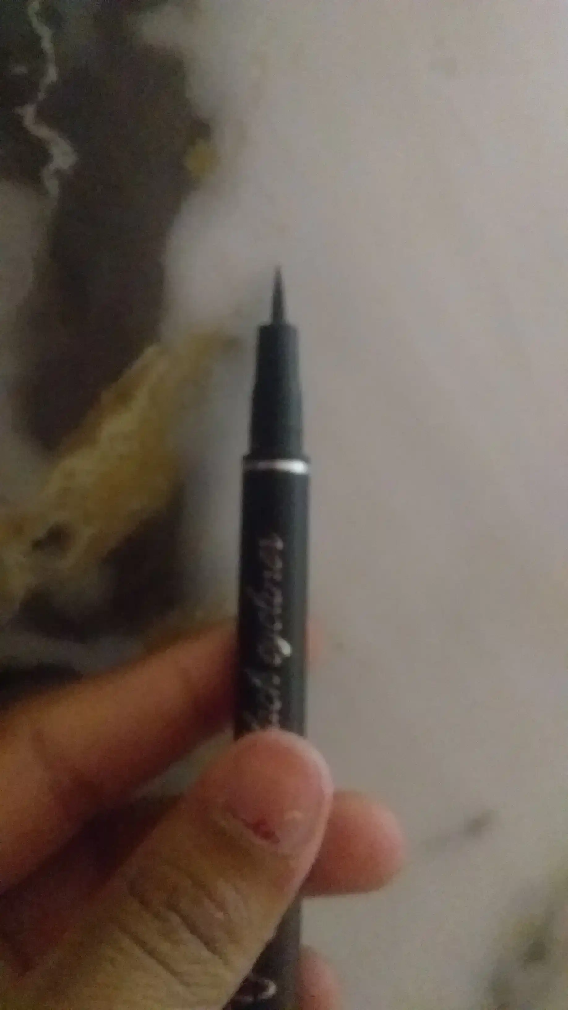 ''Lamila'' suvga chidamli professional ko‘z flomasteri podvodkasi