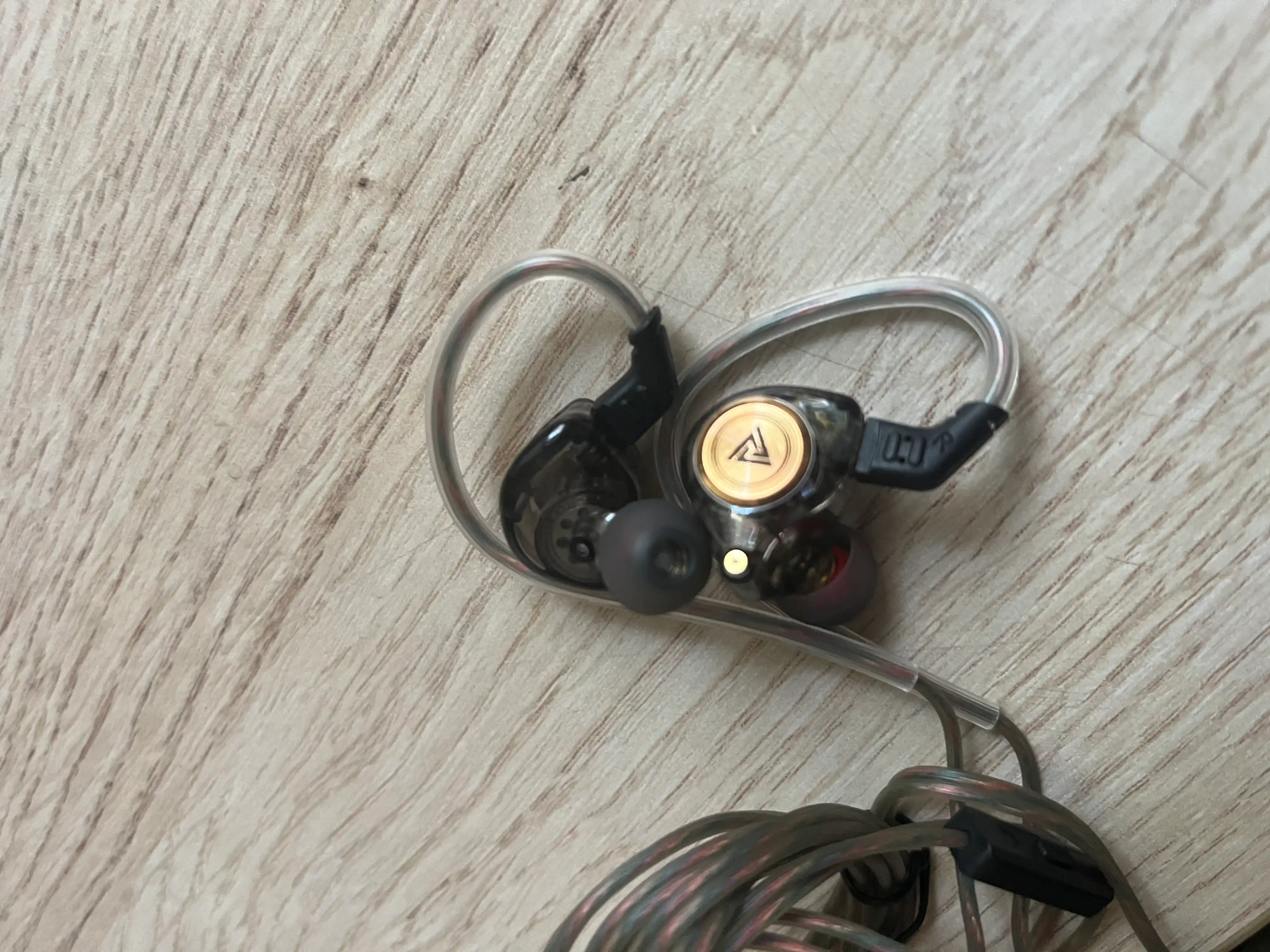 QKZ, AK3 simli musiqa quloqchinlari, AUX ulanishi, yuqori aniqlikdagi audio