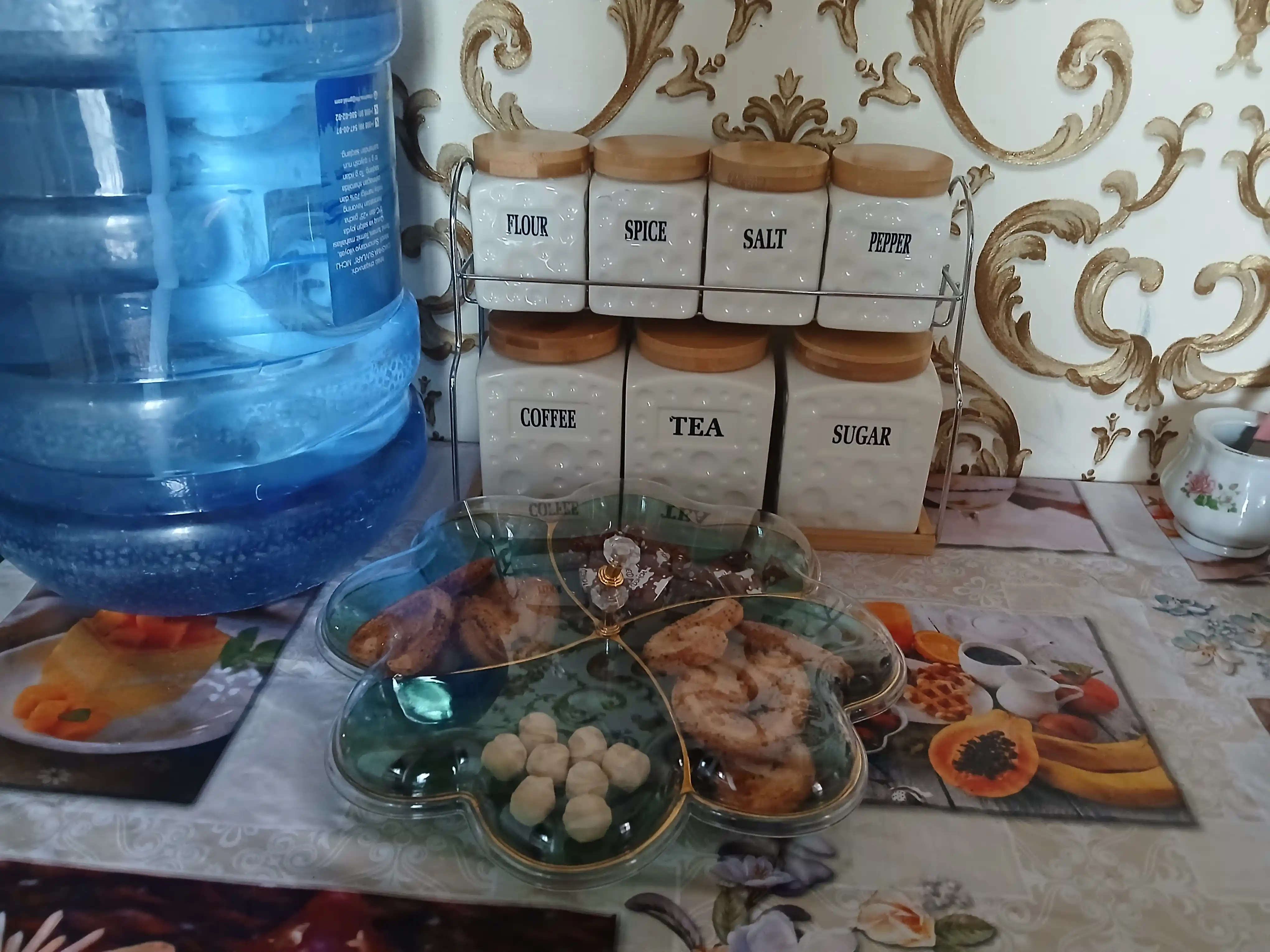 Shirinlik va quruq mevalar uchun shaffof qopqoqli likopcha-organayzer, 4 bo'limli