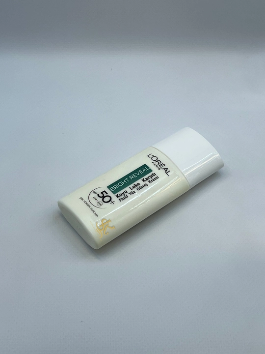 Крем для лица с SPF, легкая формула с витамином C, против пигментных пятен-Bright Reveal, 50 мл