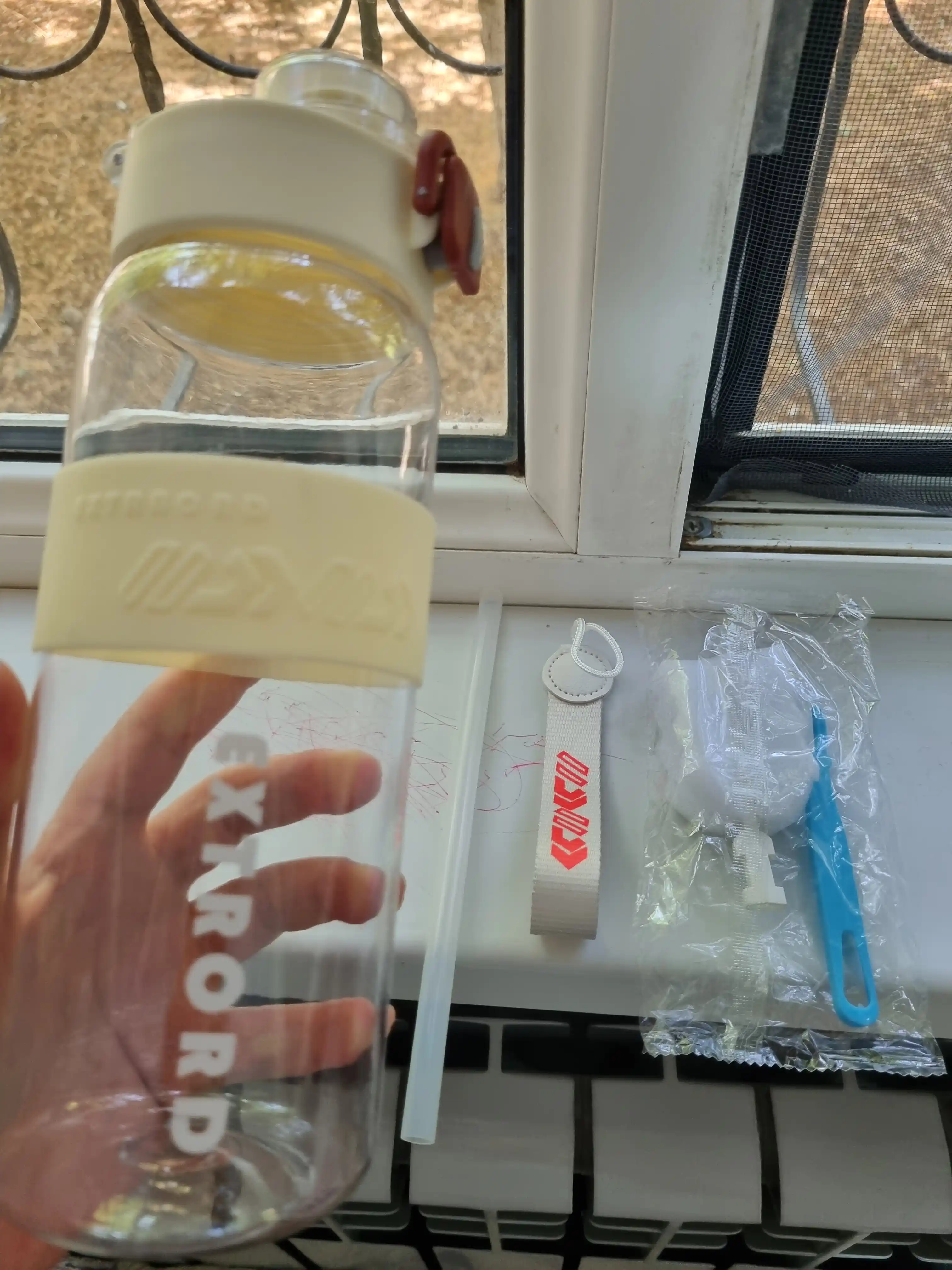 Бутылка для воды, спортивная, 800 мл, с ремешком + щетка для мытья