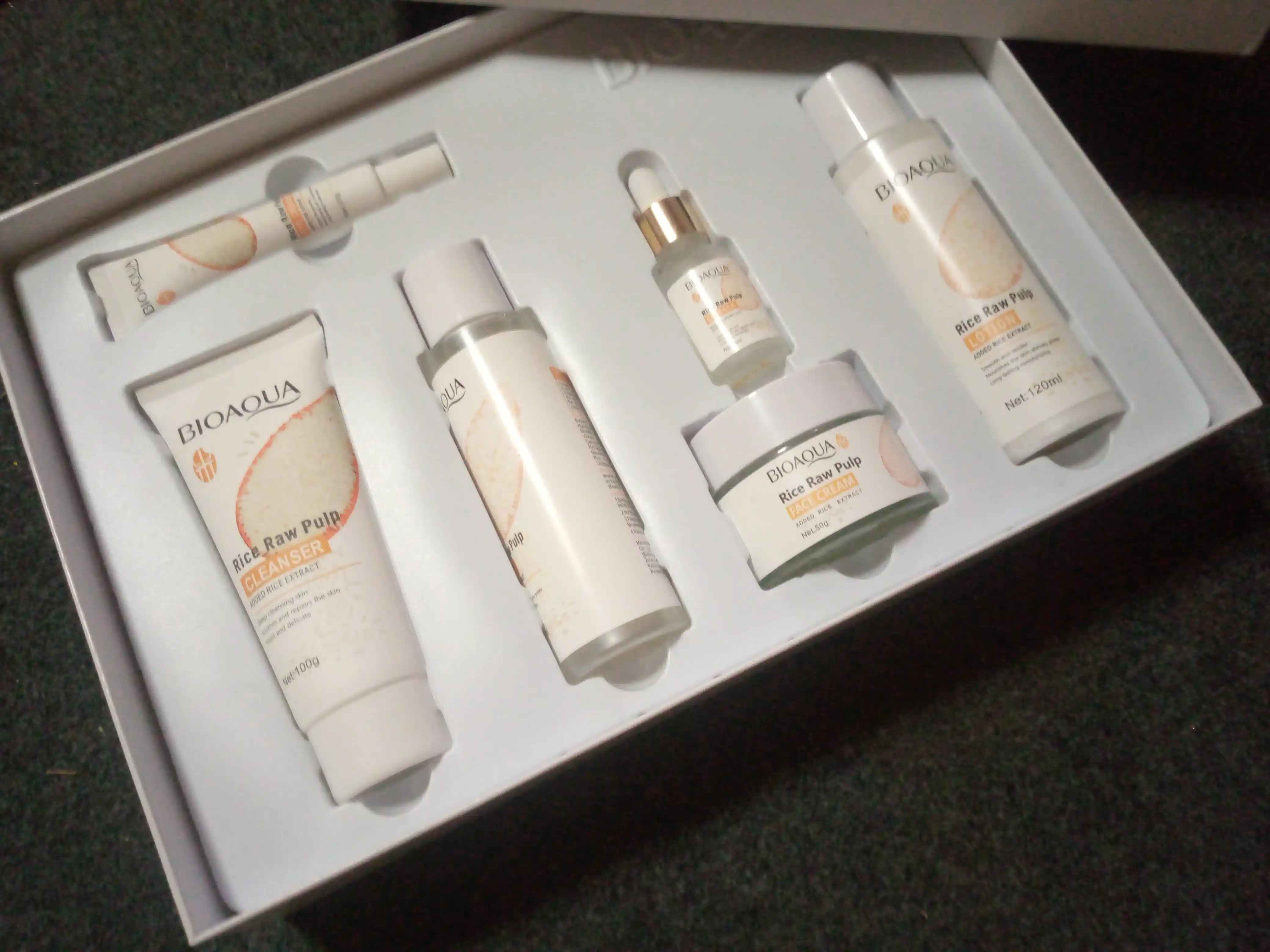 Bioaqua yuz uchun kosmetika toplami 6 tasi 1 da, krem koz atrofidagi,emulsiya,serum, tonik