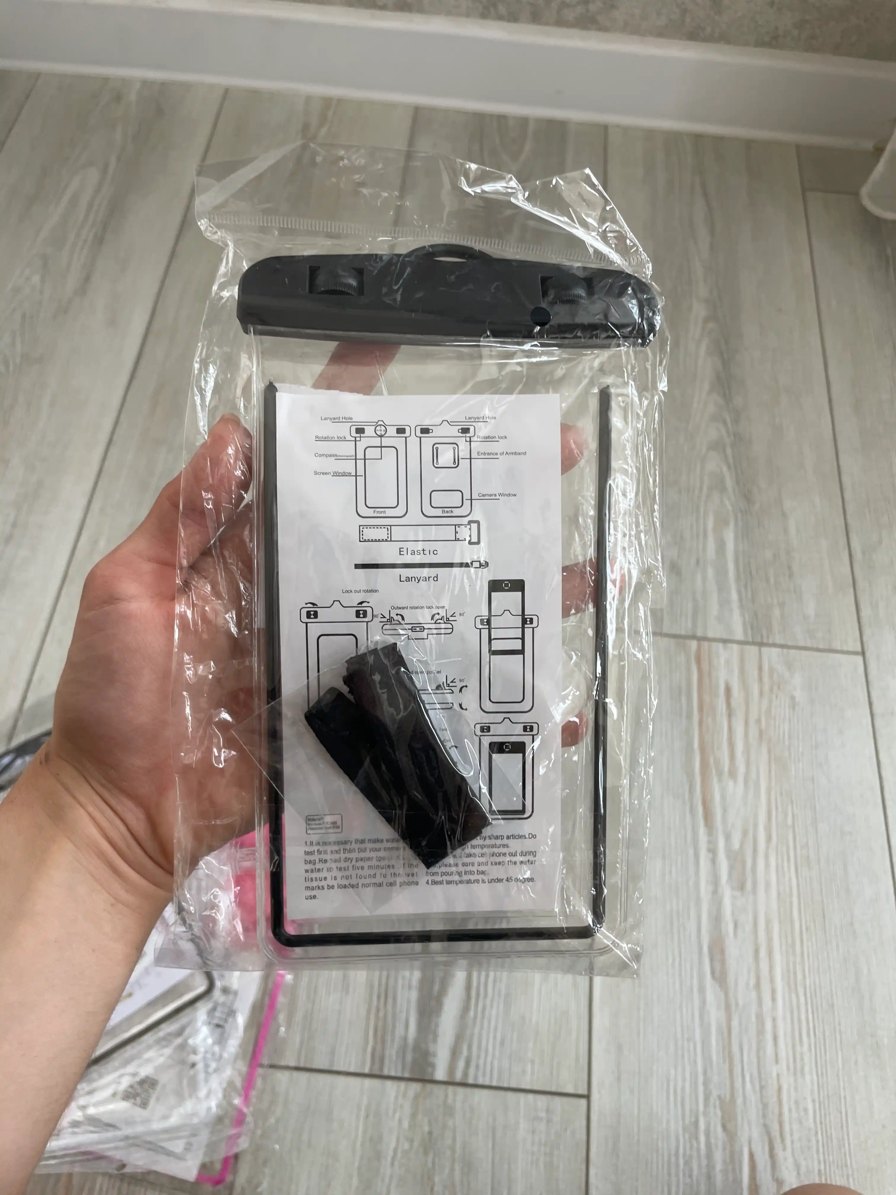 Suv o'tkazmaydigan telefon g'ilofi