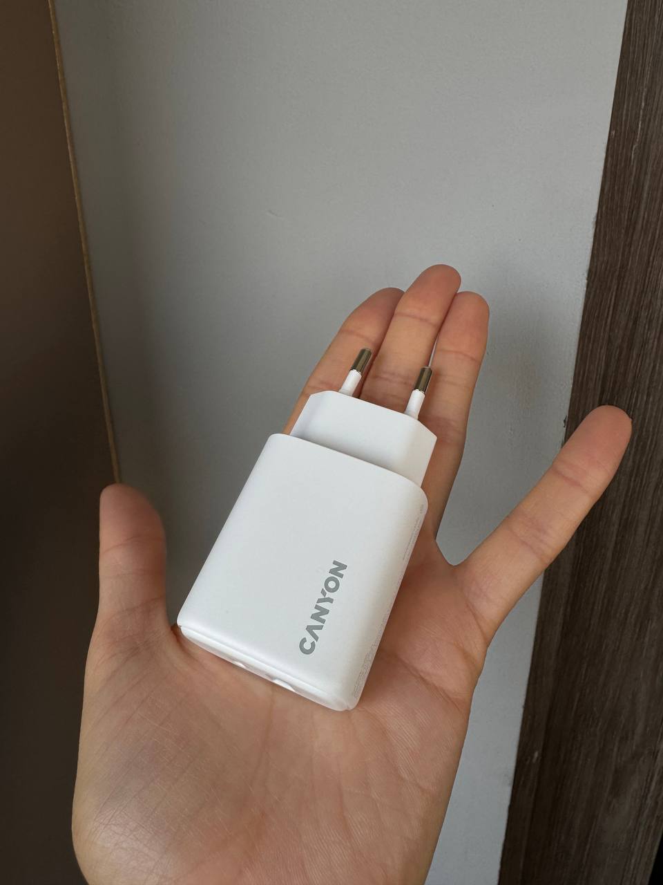 Iphone uchun universal zaryadlash qurilmasi, 20 Vt adapter, ikkita type-c va USB-A portli