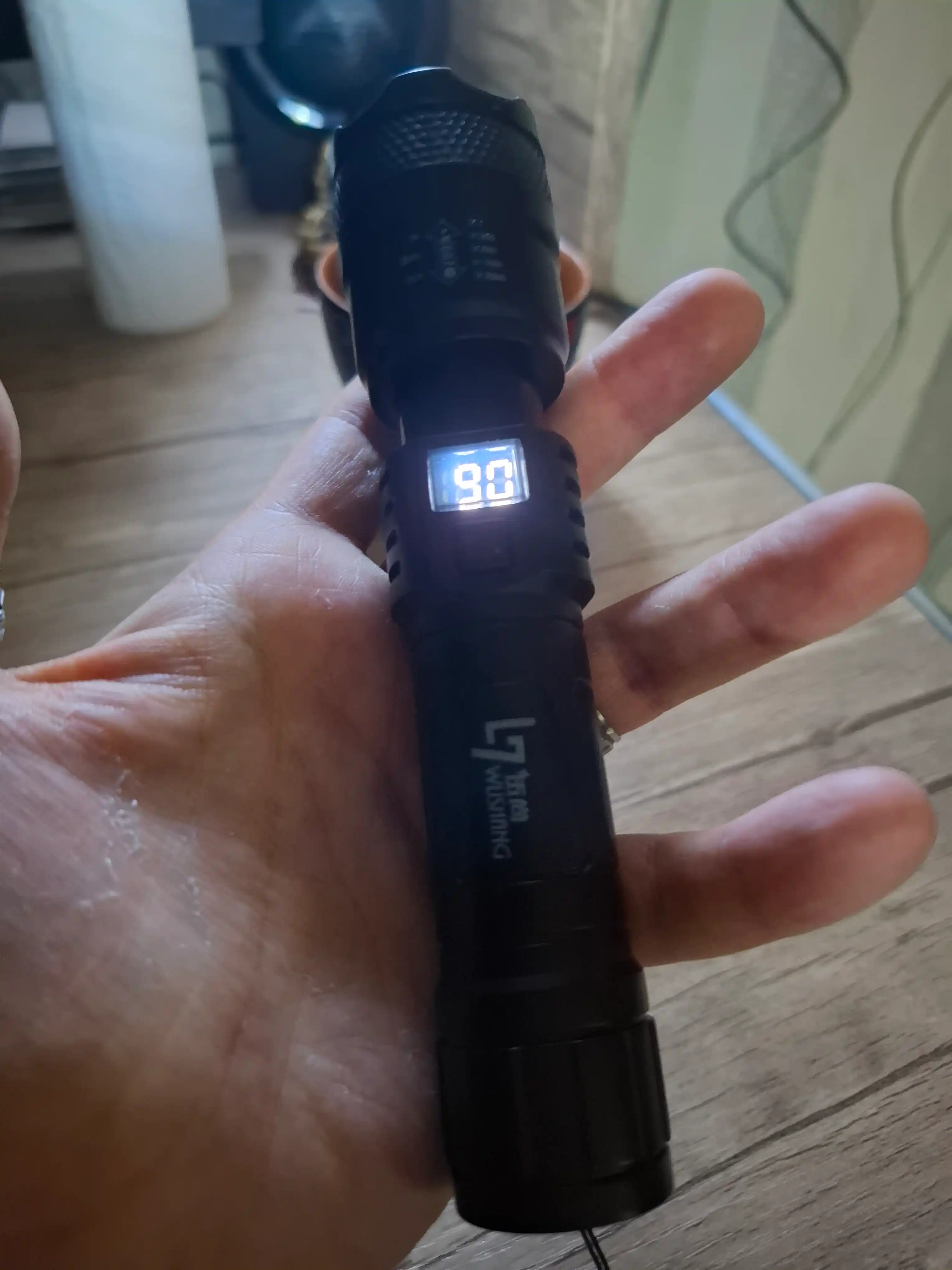 Fonar svetodiodli, qayta zaryadlanuvchi, ov va baliq ovlash uchun