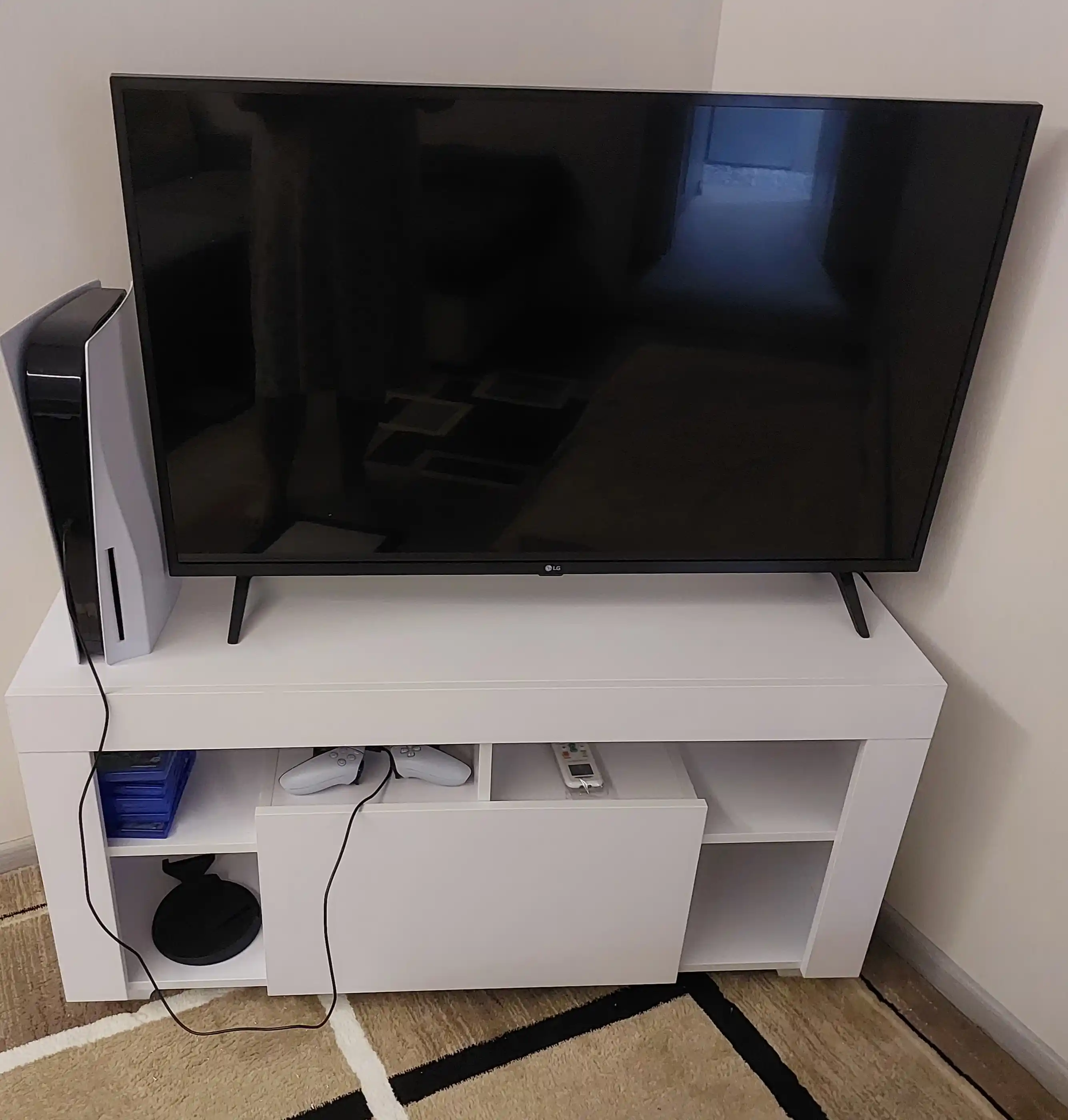 Televizor uchun tumba pоdstavka LEETO, polda turadigan, to'liq yig'ilgan, 110*55*35 см