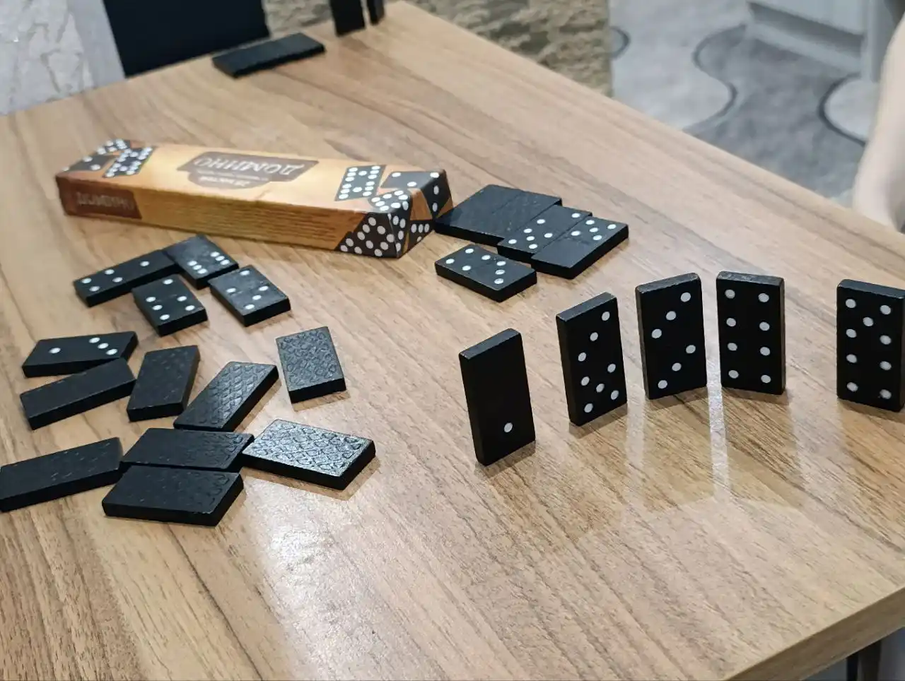 Domino stol o'yini. Klassik o'yin