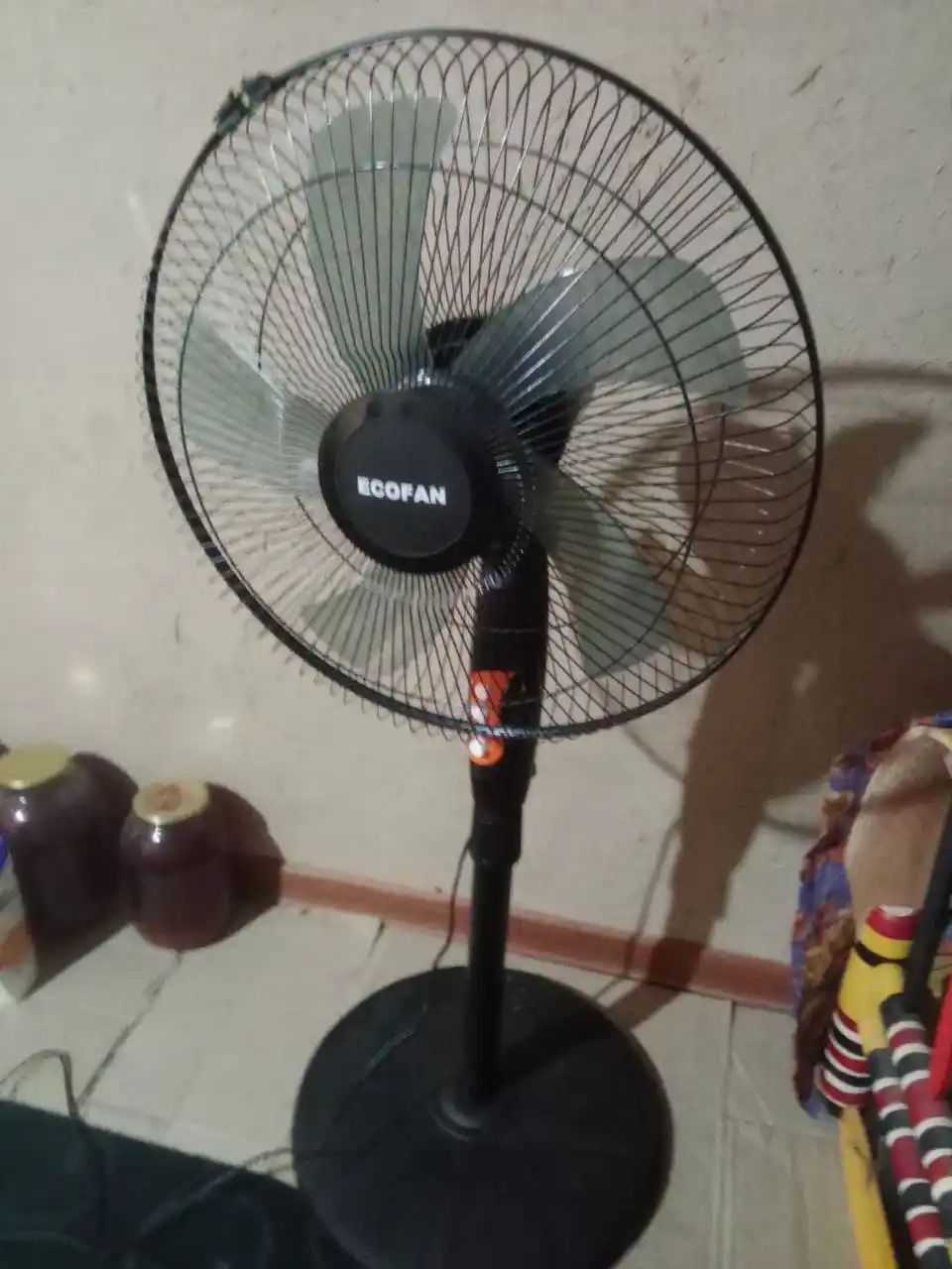 Ventilyator uy va ofis uchun EcoFan, jim va tejamkor