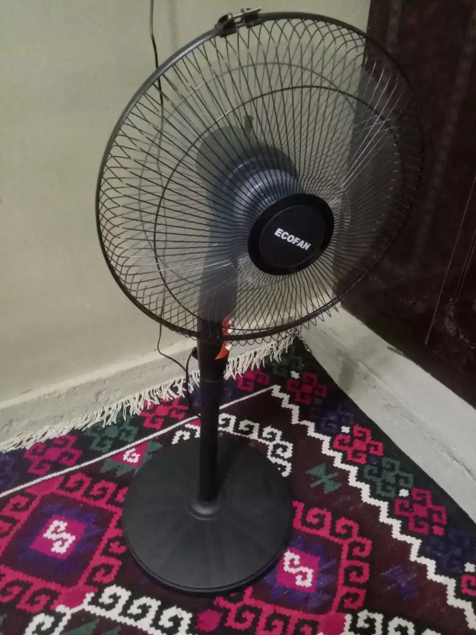 Ventilyator uy va ofis uchun EcoFan, jim va tejamkor