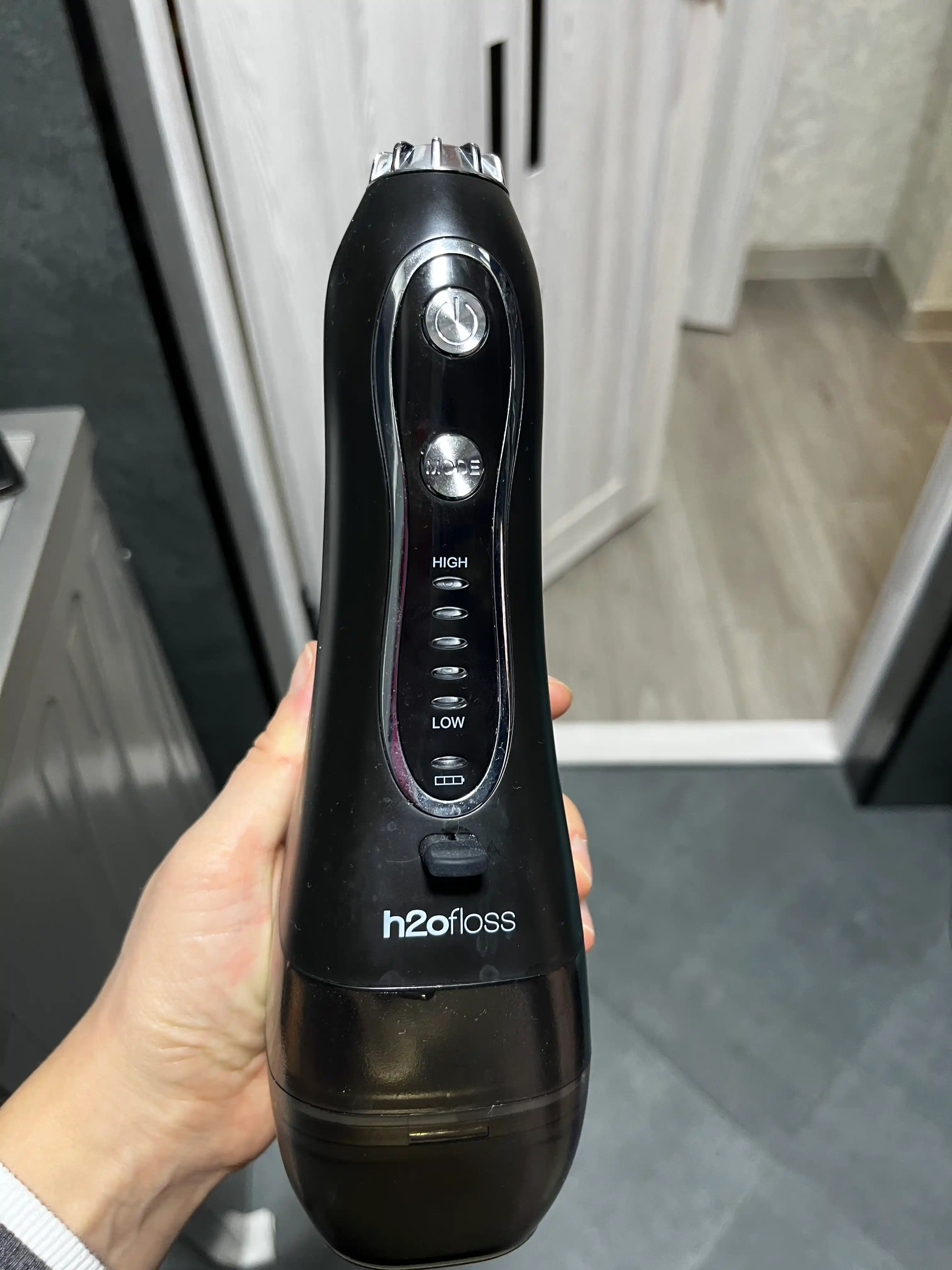 H20 og'iz bo'shlig'i, tishlar va qavslar uchun portativ irrigator, 8 ta nasadkali