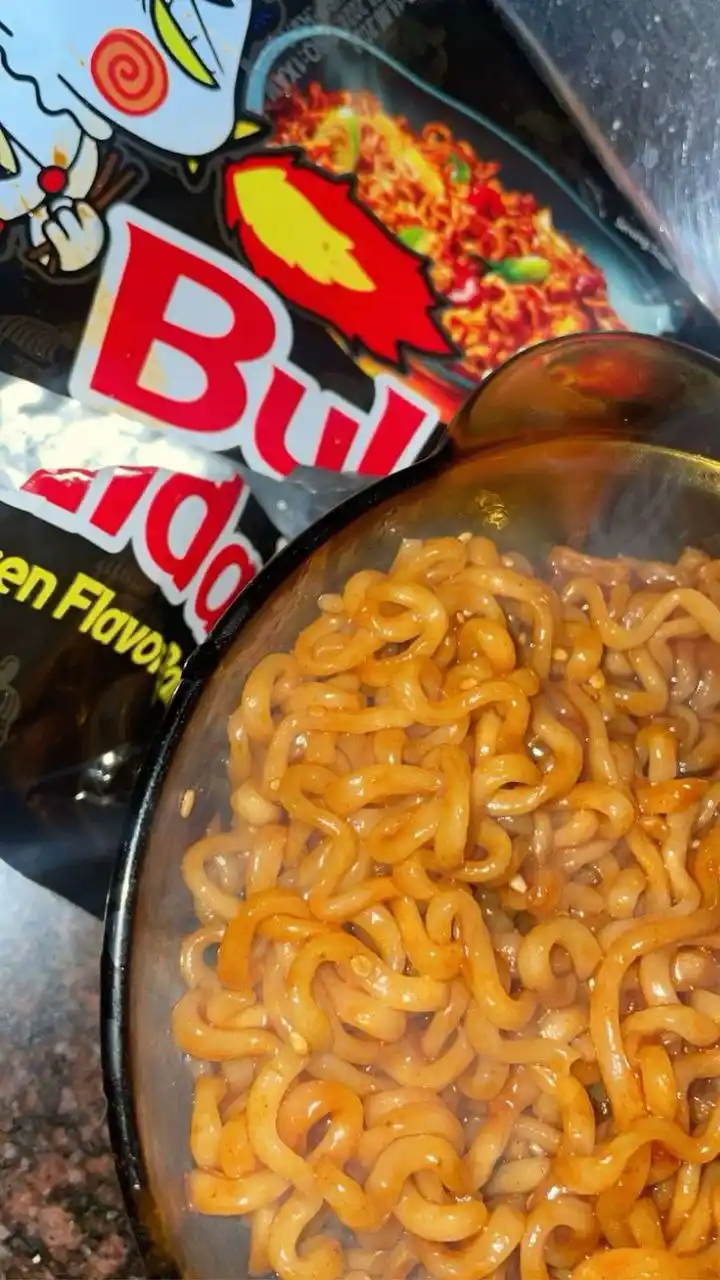Tez tayyorlanadigan lapsha Samyang Buldak Spicy, 140 gr