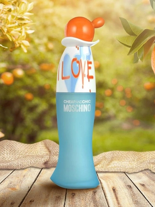 Ayollar uchun xushbo'ylangan suv Moschino Cheap & Chic I Love Love