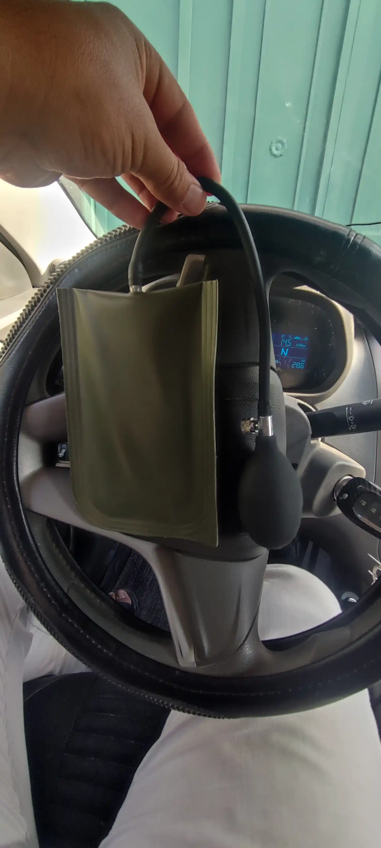 Пневмоклин для аварийного вскрытия автомобиля, пневмоподушка