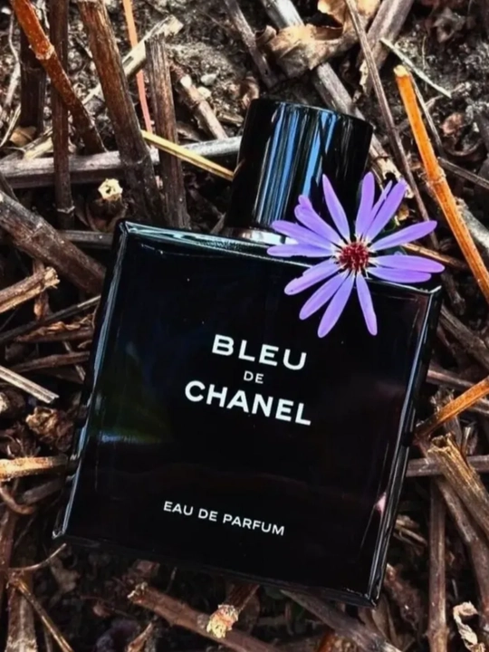 Erkaklar uchun parfyumlangan suv Blue De Chanel
