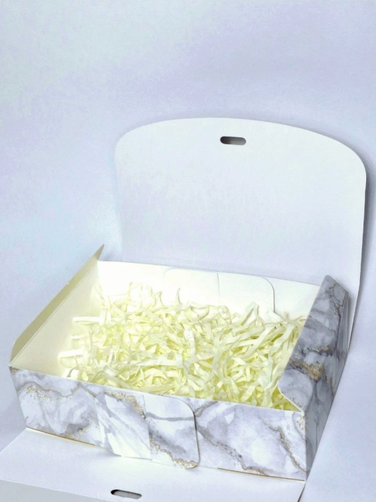 Sovg'a qutisi. Karobka. Sovg'a uchun korobrka. Kraft karobka.  20,5 * 13,5 * 5 sm