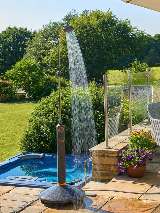 Садовый душ HoZelock Outdoor Shower 8 л с солнечным нагревом