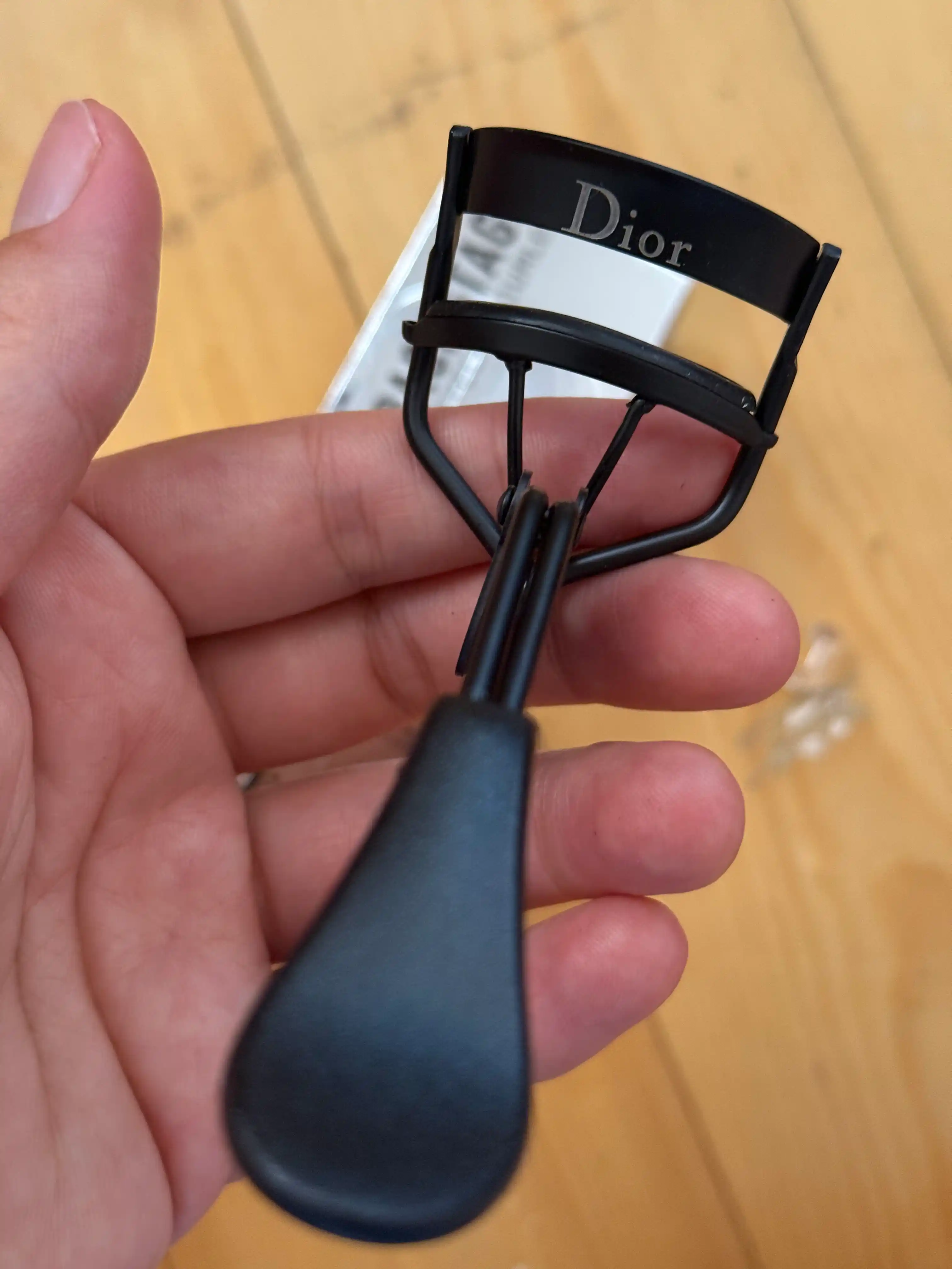 Kipriklarni jingalak qilish uchun qisqichlar, Dior qisqichlari, kerler
