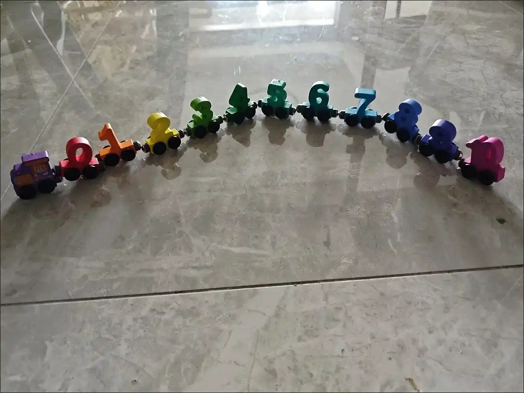 Raqamli poyezdcha, bolalar poyezdi, aqlni charxlovchi o'yin, sovg'a uchun mos keladi