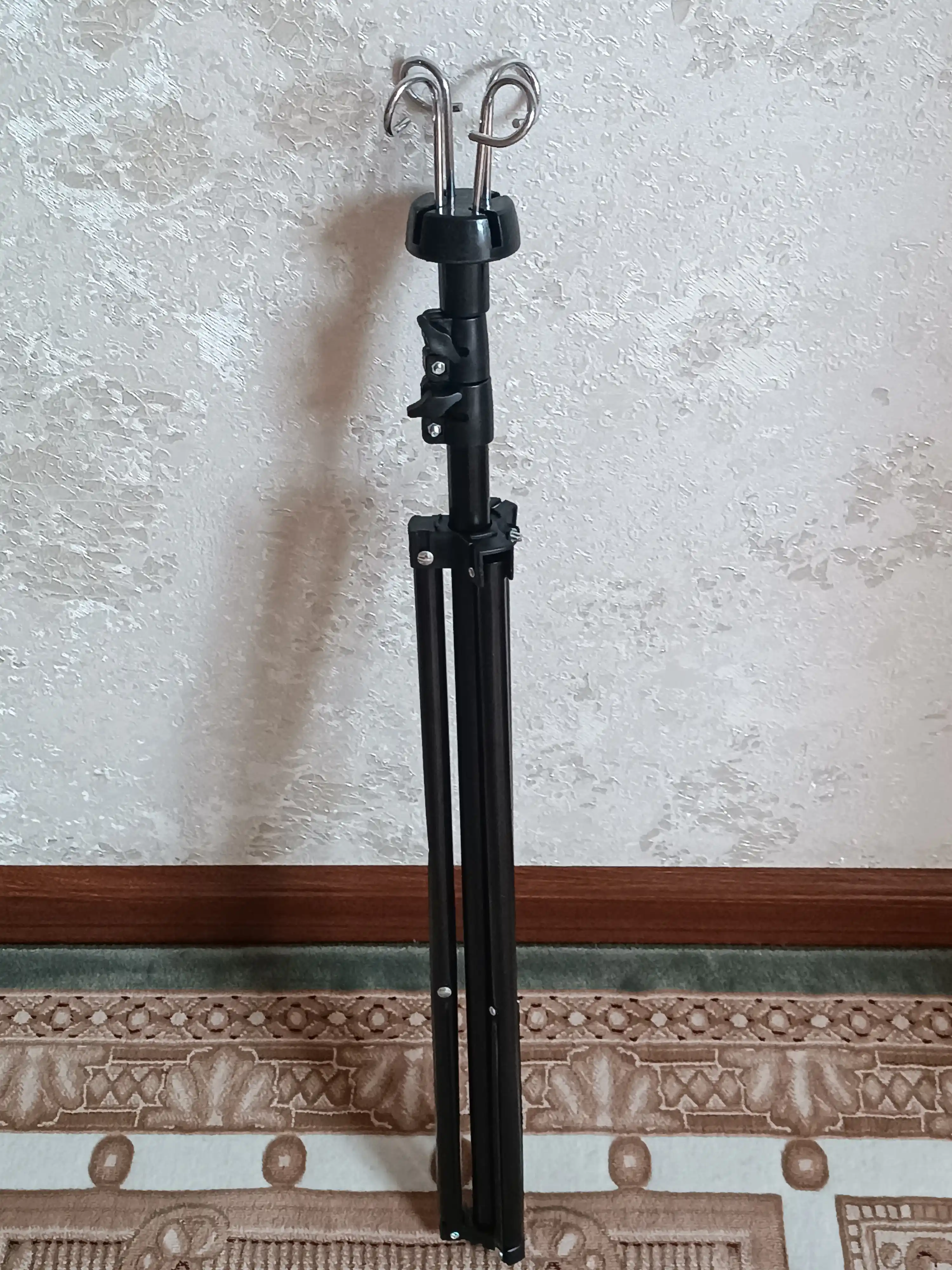 Uzoq muddatli infuziyalar uchun teleskopik tibbiy tomchilatuvchi tripod tomchi tokchasi