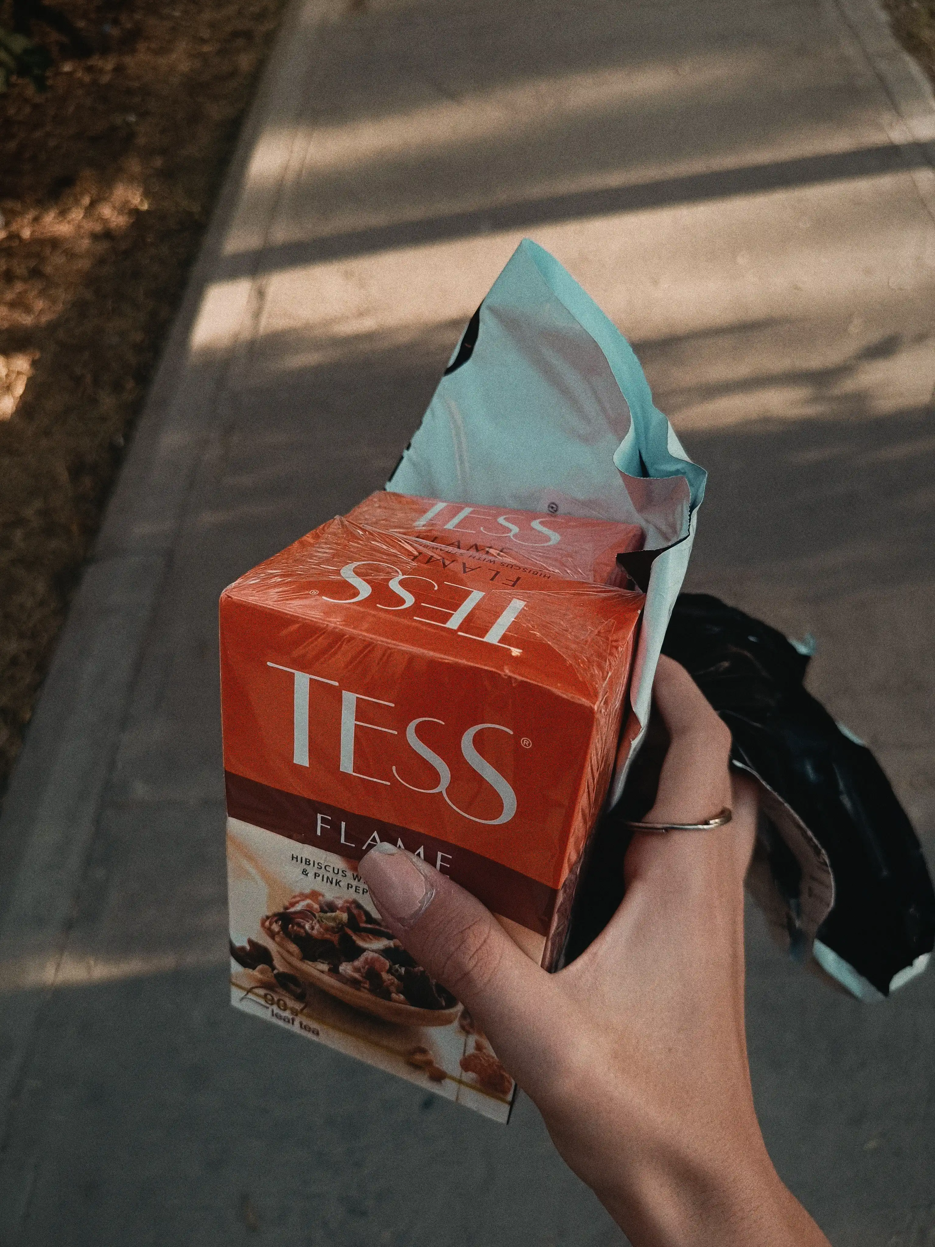 Чай красный Tess Flame, "Гибискус с ароматом земляники и с розовым перцем", 90 г