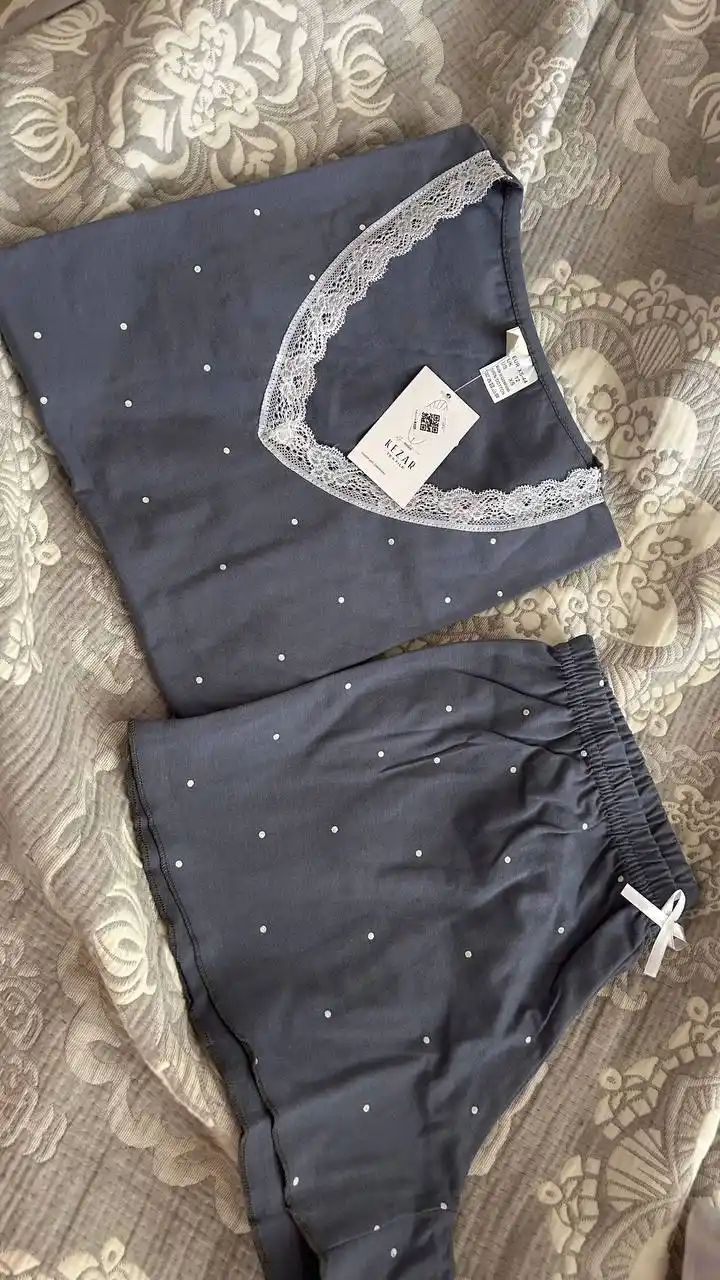 Ayollar uchun pijama to'plami, futbolka va shortilar "255-502"