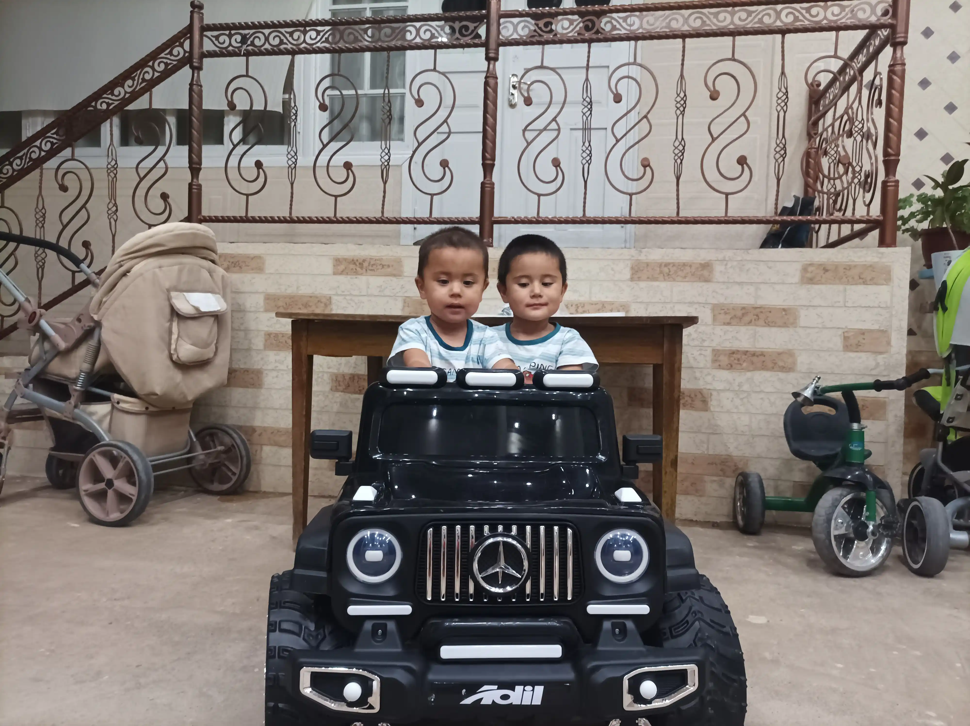 Bolalar uchun mashina elektromobil Mercedec Benz G63 AMG, akkumulyatorli