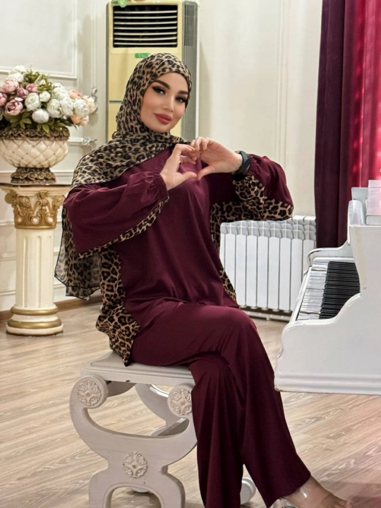 Ayollar kostyumi, ikkilik, katta o‘lchamli, yumaloq yoqa, NORA