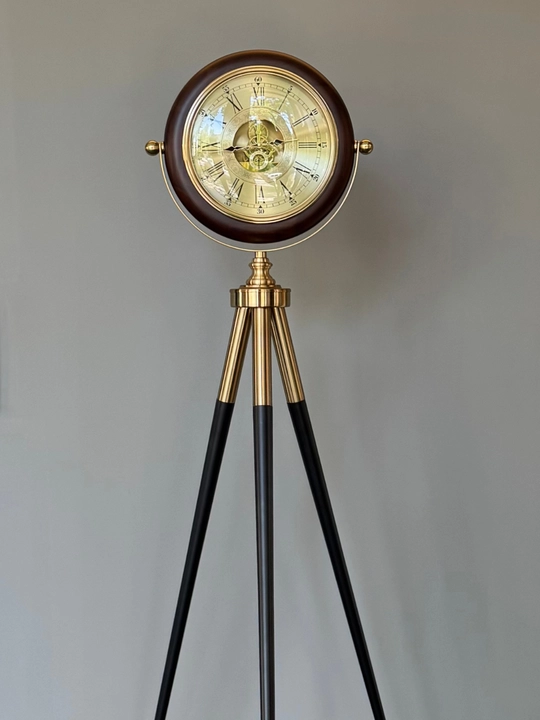 "Royal Tripod" dizayner uch oyoqli soat – uslubli interyer uchun
