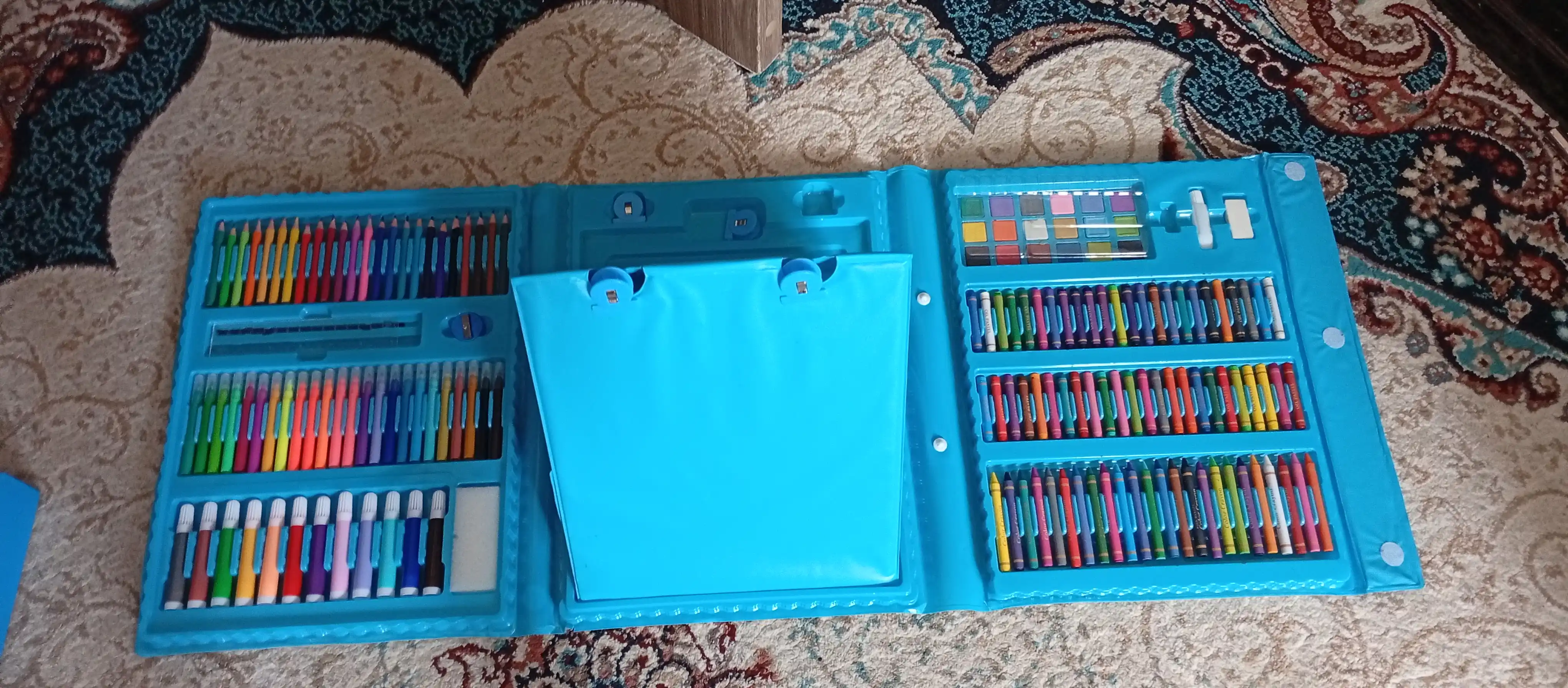 Yosh rassomning molbertli chamadonda rasm chizish uchun to'plami, 208 dona 42, 68, 86 dona