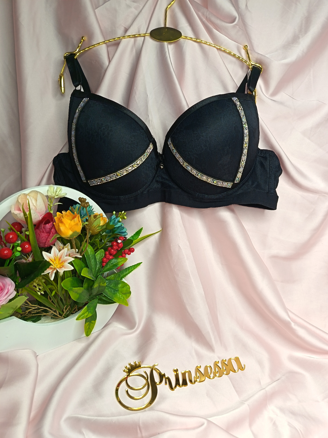 Qishloqda xotini bilan porno Elita lateks jinsiy qogirchoqlar