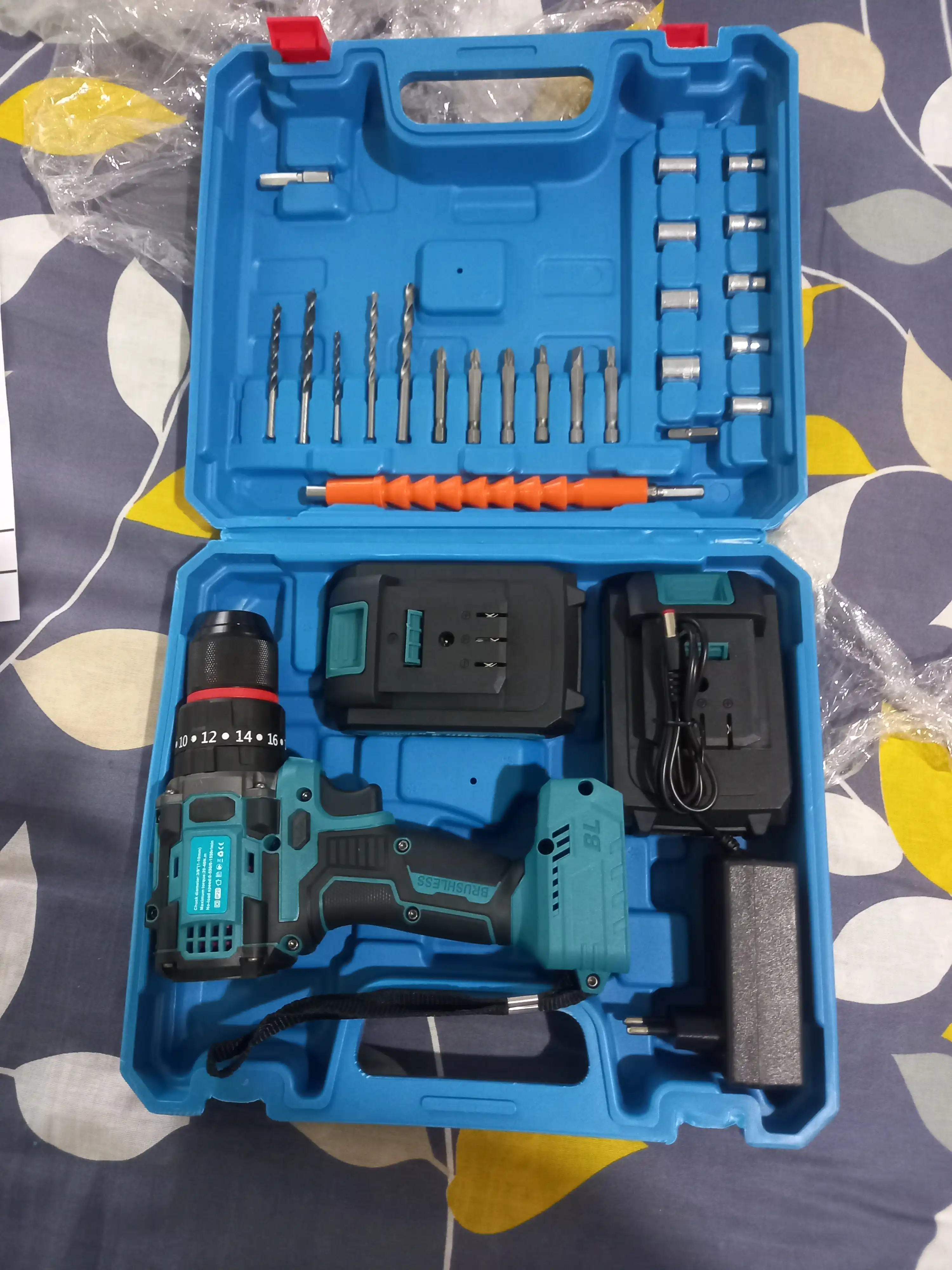 Professional shurupovert Makita, chotkasiz motor, akkumulyatorli,2 dona