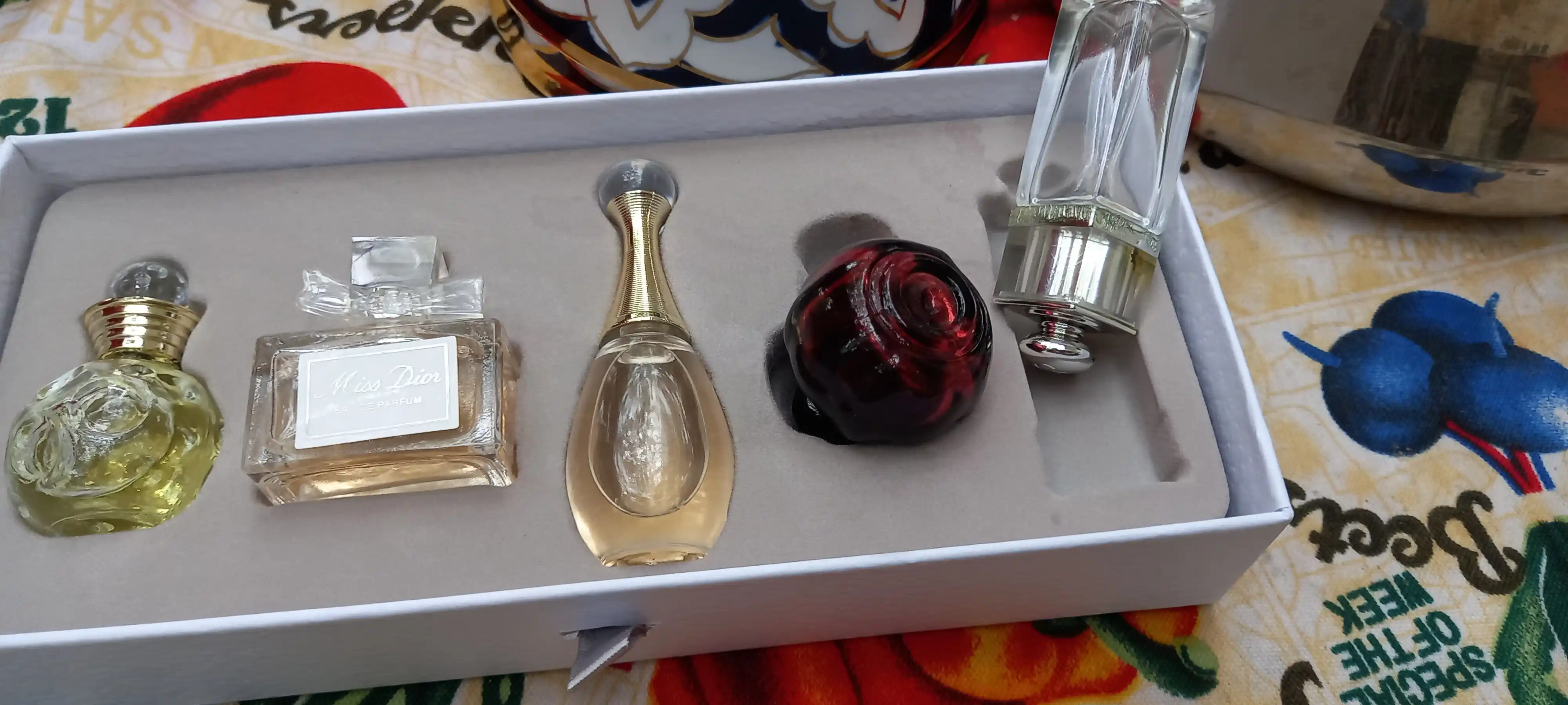 Dior Les Parfums Miniature Set, ayollar uchun atir to'plami