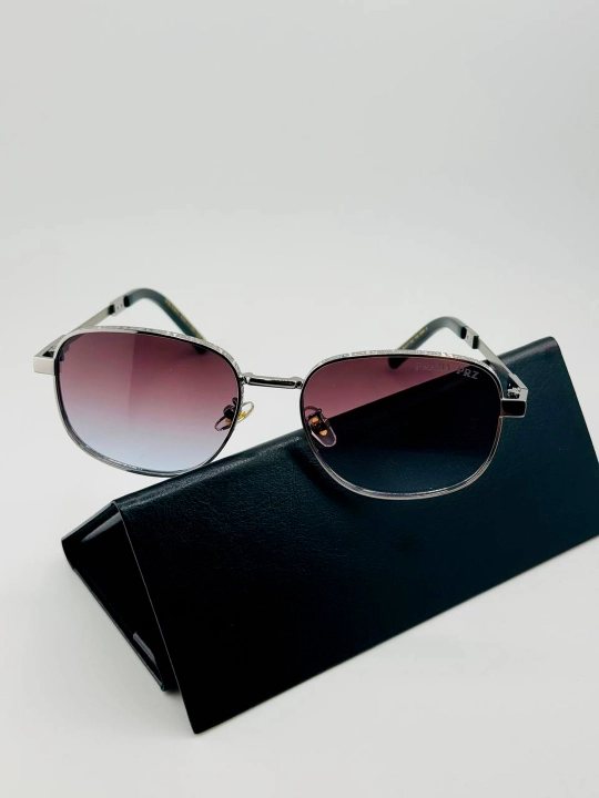 Солнцезащитные очки Prada