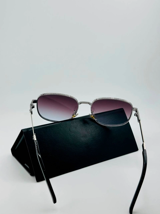 Солнцезащитные очки Prada