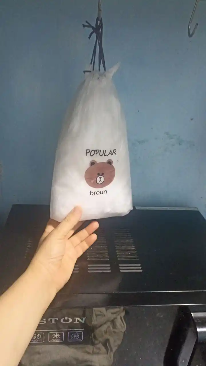 Rezinkali oziq-ovqat paketlari, idish-tovoq va ovqat uchun