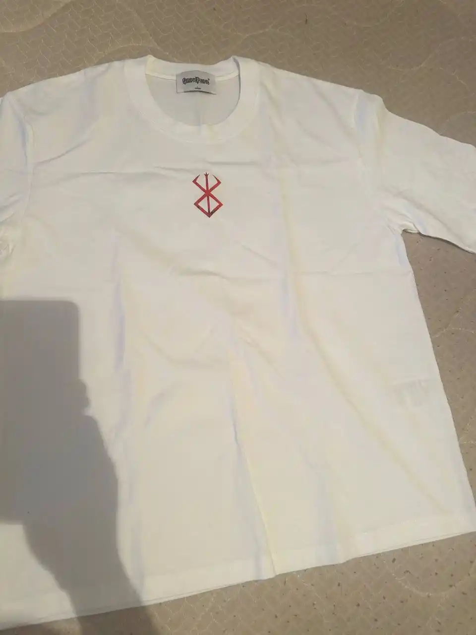 Berserk mavzusidagi oversize futbolkalar