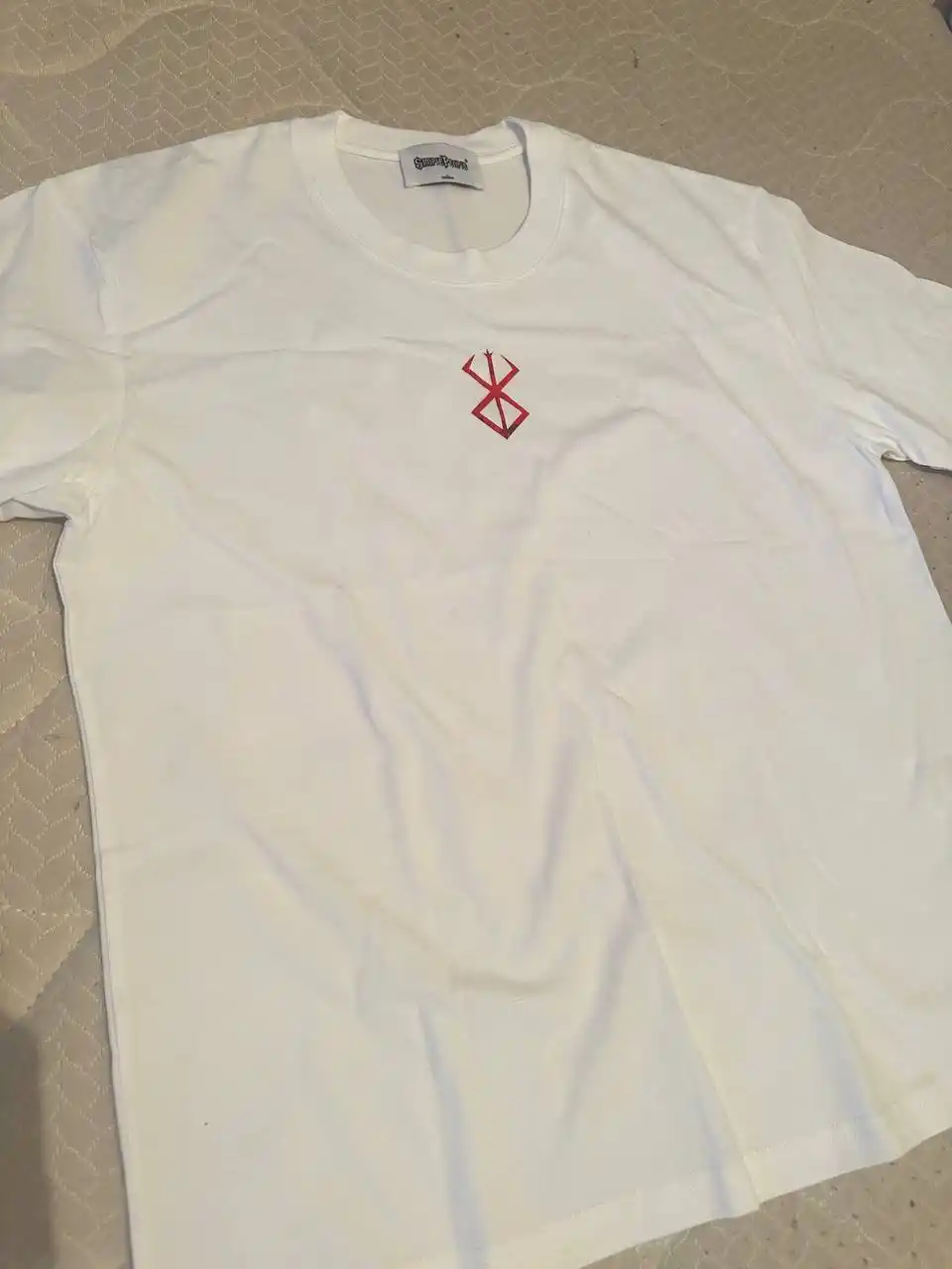 Berserk mavzusidagi oversize futbolkalar