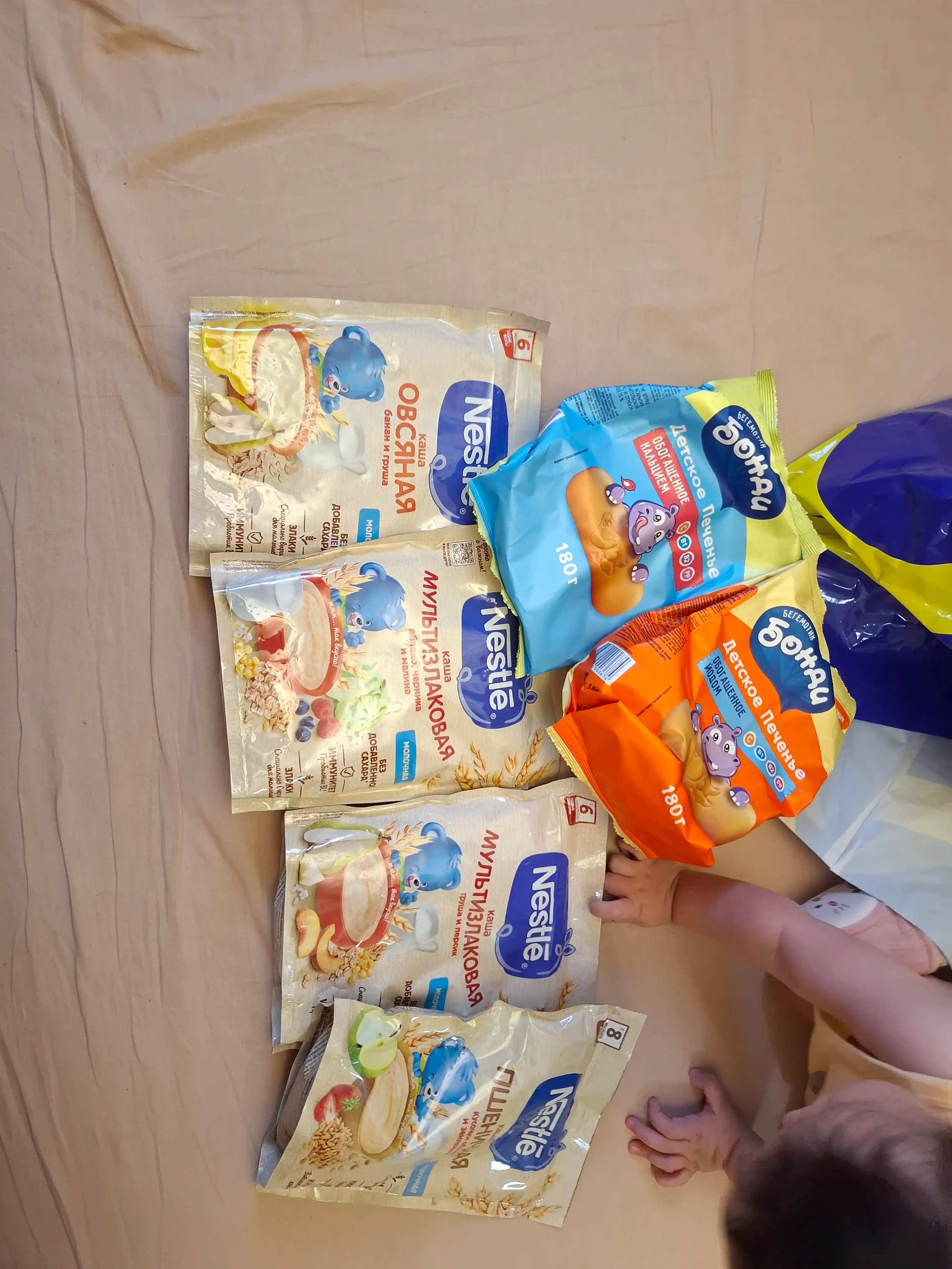 NESTLÉ®  "qulupnay va olma bo'laklari sutli bug'doyli" bo'tqasi 8 oydan boshlab, 200 gr