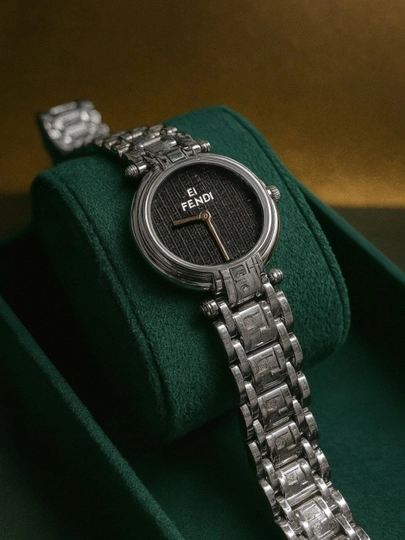 FENDI Классические женские наручные часы