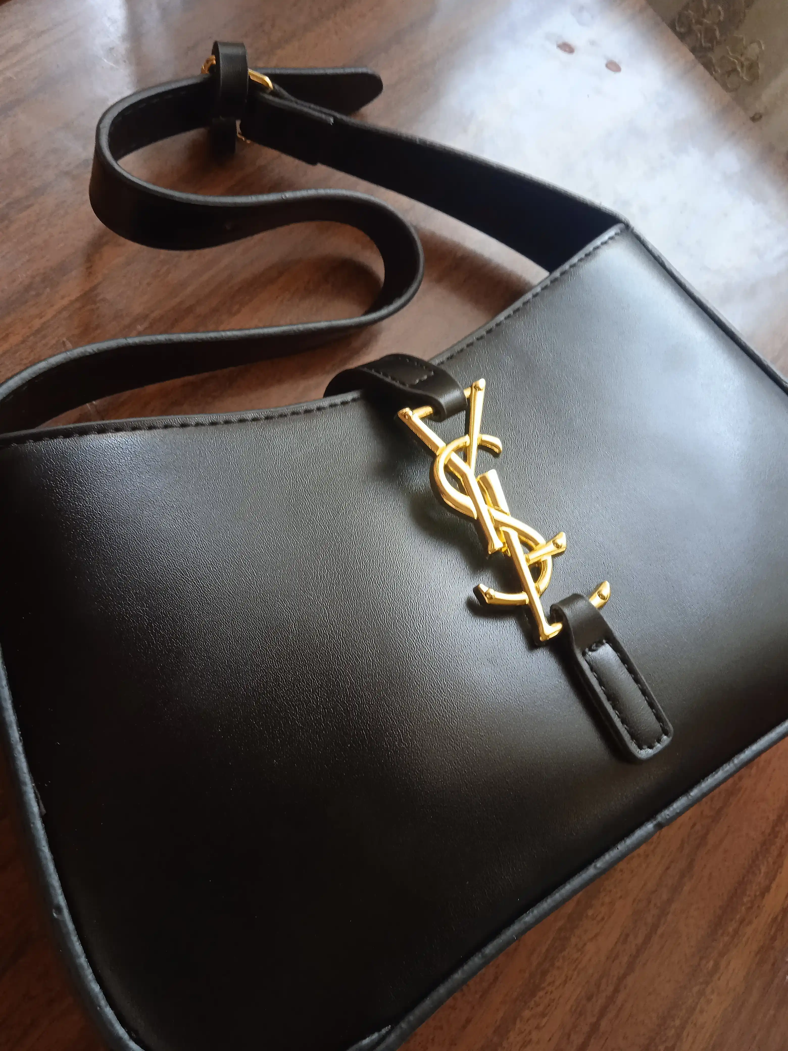 Женская сумка через плечо YSL