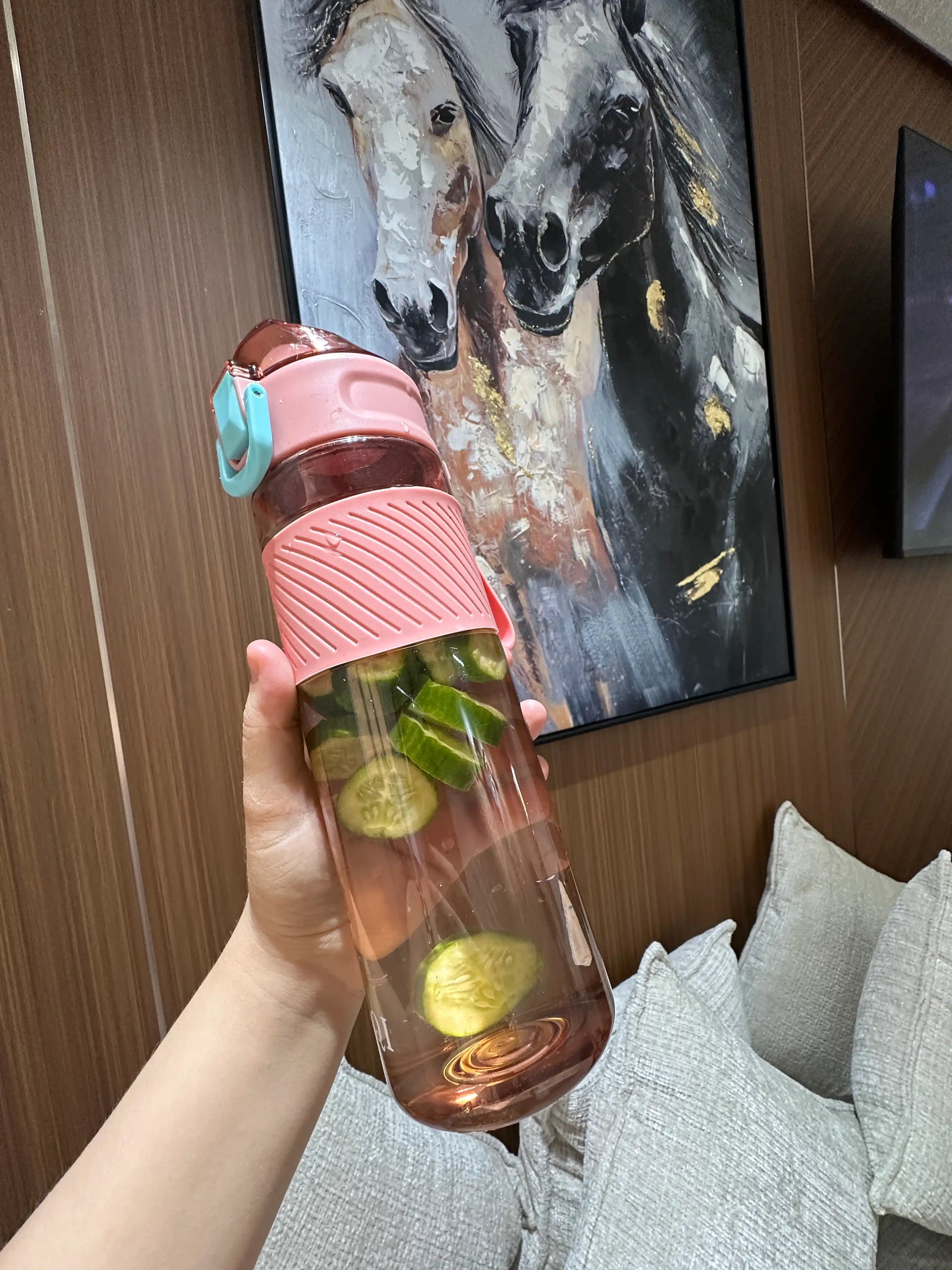Suv uchun sport idishi, silikon belbog' va qulf bilan, 780 ml