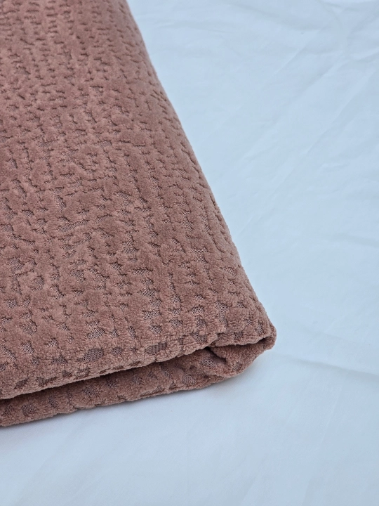 Mebel va choyshablar uchun tukli, fakturali mato (150×200 / 150×300)