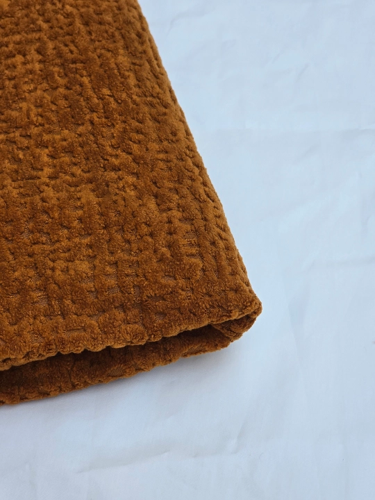 Mebel va choyshablar uchun tukli, fakturali mato (150×200 / 150×300)