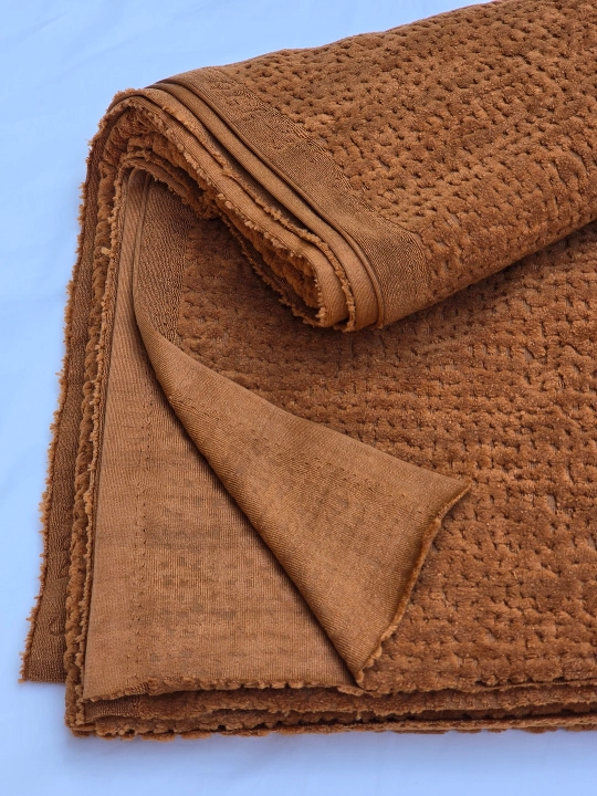 Mebel va choyshablar uchun tukli, fakturali mato (150×200 / 150×300)
