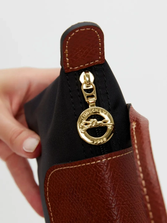 Ayollar sumkasi, mini Longchamp Le Pliage uslubida, yelkadan o‘tkazilgan ixcham